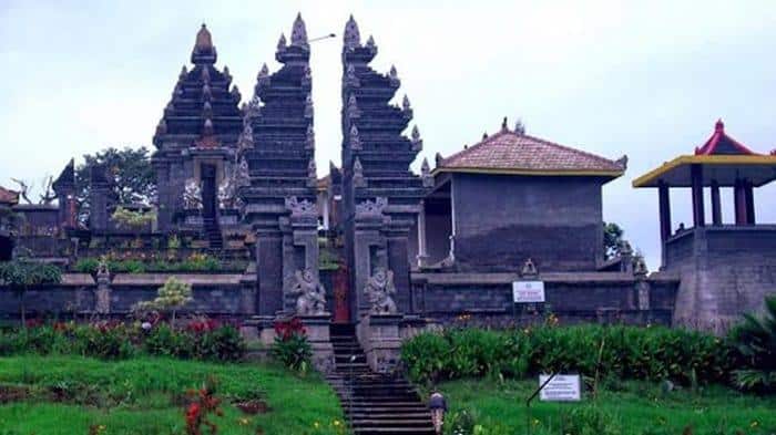 Pura Luhur Giri Arjuno, 1. Wisata Pantai Batu Bengkung Malang, 2. Wisata Batu Night Spectacular (BNS) Malang, 3. Wisata Jatim Park 1, 4. Wahana Wisata Jatim Park 2 Malang, 5. Alun-alun kota Malang, 6. Wisata Petik Apel Malang, 7. Masjid Tiban Malang, 8. Wisata Alam Air Terjun Coban Rondo Malang, 9. Wahana Wisata Eco Green Park Malang, 10. Wisata Museum Angkut Malang, 11. Wisata Pulau Sempu Malang, 12. Wisata Pantai Balekambang Malang, 13. Objek Wisata Bendungan Karangkates Malang, 14. Wahana Wisata Wendit Water Park Malang, 15. Tempat wisata Alam Selecta Malang, 16. Objek Wisata Agrowisata Wonosari Malang, 17. Wahana Wisata Taman Rekreasi Sengkaling Malang, 18. Wisata Kuliner dan Edukasi di Inggil Museum Resto Malang, 19. Wisata Alam Menikmati Kecantikan Alam Ala Omah kayu Malang, 20. Objek Wisata Uji Adrenalin Wisata Paralayang Malang, 21. Wisata Alam 7 Air Terjun Sumber Pitu Malang, 22. Berwisata Menikmati Keperawanan Pantai Sipelot Malang, 23. Tempat Wisata Edukasi Museum Kesehatan Jiwa Malang, 24. Wisata Alam Sumber Air Krabyakan Malang, 25. Wisata Pantai Ngliyep nan Indah di Malang, 26. Wisata Sejarah di Museum D’Topeng Malang, 27. Objek Wisata Panen Madu di Agro Tawon Rimba Raya Malang, 28. Wisata Sejarah Gerbong Maut di Museum Brawijaya Malang, 29. Wisata Edukasi Museum Malang Tempo Doeloe, 30. Objek Wisata Pemandian Air Panas Cangar Batu Malang, 31. Objek Wisata Secret zoo Kebun Binatang Batu Malang, 32. Tempat Wisata Kuliner Es Krim Legendaris di Toko Oen Malang, 33. Mata Air Sumber Sirah, 34. Coban Nirwana atau Coban Mbok Karimah, 35. Pemandian Kalireco Lawang, 36. Teluk Bidadari, 37. Banyu Anjlok, 38. Wisata Tubing Wringinanom, 39. Coban Tundo, 40. Pantai Kedung Celeng, 41. Air Terjun Coban Pelangi, 42. Gua Lo Bangi, 43. Ndayung Rafting, 44. Waduk Selorejo Malang, 45. Pantai Tiga Warna Malang, 46. Teluk Kletekan Malang, 47. Pantai Lenggoksono Malang, 48. Pantai Bajul Mati Malang, 49. Jawa Timur Park 3, 50. Kampung Warna Warni Jodipan, 51. Candi Badut, 51. Sumber Jenon, 52. Wisata Pujon Kidul, 53. Pantai Sendang Biru, 54. Hawai Waterpark, 55. Pura Luhur Giri Arjuno, 56. Museum Tubuh, 57. Kusuma Waterpark, 58. Candi Songgoriti, 59. Taman Singha Merjosari, 60. Taman Kelinci, 61. Candi Singosari, 62. Pura Luhur Giri Arjuno, 63. Masjid Agung Malang, 64. Masjid Annur Batu, 65. Coban Rais, 66. River Tubing di Sungai Amprong, 67. Sumber Maron, 68. Coban Jahe, 69. Coban Talun, 70. Coban Parang Tejo, 71. Coban Gintung, 72. Coban Sewu, 73. Coban Putri, 74. Rafting Kaliwatu, 75. Sumber Taman, 76. Bukit Bulu, 77. De Tjangkul Batu, 78. Taman Labirin Coban Rondo, 79. Bukit Binglis, 80. Bukit Cinta, 81. Bukit Bintang, 82. Bukit Teletubbies, 83. Bukit Asmoro, 84. Bukit Budug Asu, 85. Pantai Banyu Meneng, 86. Pantai Selok, 87. Pantai Sendiki, 88. Pantai Goa Cina, 89. Pantai Sendang Biru, 90. Pantai Watu Leter, 91. Pantai Wedi Awu, 92. Pantai Jonggring Saloko, 93. Pantai Wedi Putih, 94. Pantai Bangsong, 95. Pantai Teluk Asmoro, 96. Pantai Telok, 97. Pantai Parang Dowo, 98. Pantai Jolangkung, 99. Pantai Tomen