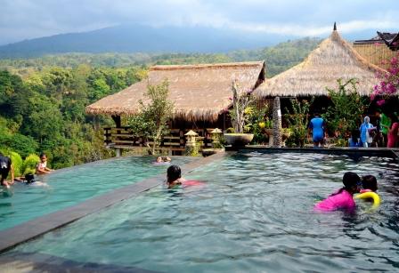 Rinjani Lodge, 1. Gunung Rinjani Lombok, 2. Wisata Pantai Kuta Lombok, 3. Wisata Desert Point (Bangko-Bangko) Lombok, 4. Gili Kondo, 5. Wisata Pantai Senggigi Lombok, 6. Wisata Gili Air, Gili Meno, dan Gili Trawangan di Lombok, 7. Pantai Tanjung Aan, 8.  Pantai Tanjung Bloam, 9. Tempat Wisata Pantai Selong Belanak Lombok, 10. Sade Village, 11. Pantai Sekotong , 12. Air Terjun Sandang Gile , 13. Gili Nanggu Lombok, 14. Objek Wisata Batu Bolong, 15. Objek Wisata Batu Layar , 16. Narmada Park, 17. Pink Beach Lombok, 18. Gili Lampu Lombok Timur, 19. Bukit Malimbu , 20. Gili Kedis, 21. Lingkoq Datu, Pantai Penyisok, 22. Bukit Pergasingan, 23. Pantai Semeti, 24. Air Terjun Mangku Sakti, 25. Air Terjun Benang Kelambu, 26. Air Terjun Tiu Kelep, 27. Tanjung Poki, 28. Pantai Nambung, 29. Taman Wisata Alam Gunung Tunak, Pemandangan Samudera di atas Bukit Hijau, 30. Rinjani Lodge, 31. Pantai Tebing, 32. Sumber Air Panas Aik Kalak, 33. Danau Segara Anak, 34. Pantai Mawun Lombok, 35. Pantai Seger, 36. Pantai Surga, 37. Tanjung Ringgit, 38. Gili Sulat dan Gili Lawang, 39. Pantai Sire, 40. Air Terjun Penimbungan: Surga Tersembunyi di Torean, 41. Jembatan Gantung Kuno: Peninggalan Jaman Penjajahan Belanda yang berumur 84 Tahun, 42. Taman Wisata Pusuk Sembalun: Mengagumi Pemandangan Gunung Rinjani yang Megah, 43. Pantai Setangi: Villa Hantu yang Mendebarkan, 44. Batu Payung, Tanjung Aan: Monumen Alam yang Berdiri Kokoh di Tepi Pantai, 45. Bau Nyale: Tempat Perayaan Festival Legendaris, 46. Desa Bayan Sasak: Menyelami Kehidupan 5000 tahun SM, 47. Ashtari Lounge and Kitchen: Menyantap Makanan di Puncak Bukit, 48. Artati Lombok Bungalow and Restaurant , 49. Bertenun Tradisional di Desa Sukarara, 50. Bask Nest: Menjelajahi Dunia Bawah Laut yang Artistik, 51. Gua Bangkang: Suasana Dramatis di Tepi Pantai