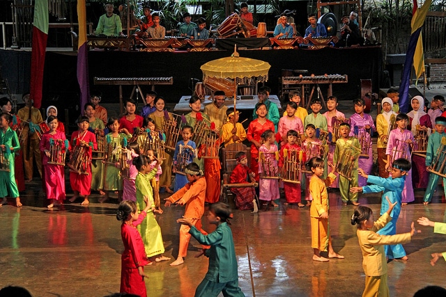 Saung Angklung Udjo, 1. Edukasi Taman Lalu Lintas Ade Irma Suryani, 2. Edukasi Taman Superhero, 3. Edukasi Kebun Binatang Bandung, 4. Edukasi Phantasia Barbie Gallery, 5. Wisata Padepokan Dayang Sumbi, 6. Wisata Kampung Gajah, 7. Edukasi Jendela Alam, 8. Edukasi Saung Angklung Udjo, 9. Edukasi Bandung Science Center, 10. Edukasi Crayon’s Craf & Co, 11. Taman Kupu Cihanjuang, 12. Karang Setra Waterpark, 13. Taman Bermain MIM, 14. Trans Studio, 15. Kebun Strawberry Ciwidey, 16. Miss Bee Providore, 17. Gang Sereh, 18. Maya Hirai School of Origami, 19. SPICE Camp (Spirit Camp Educity), 20. Komunitas Hong, 21. Crayon’s Craft & Co, 22. Rumah Batik Komar, 23. The Farm House, 24. Ciwidey Valley Waterpark Resort, 25. Kampung Batu Malakasari, 26. Bandung Carnival Land, 27. Ranca Upas, Ciwidey, 28. Kampung Dago Pojok, 29. Dusun Bambu Family Leisure Park, 30. Park Hopping, 31. De’Ranch, 32. Dago Dream Park, 33. Fairy Garden (Fairy Garden By The Lodge), 34. Lembang Park & Zoo, 35. Sudut Pandang Bandung, 36. Terminal Wisata Grafika Cikole