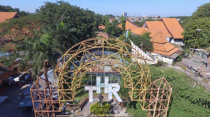 THR (Taman Hiburan Rakyat) via Surya, 1. Alun – Alun Surabaya, 2. G-Walk, 4. Patung Sura dan Baya, 5. Pasar Malam Kodam Brawijaya, 6. Taman Pelangi, 7. Jembatan Suramadu, 8. Surabaya North Quay, 9. Food Festival Pakuwon City, 10. Patung Suro Boyo Skate &amp; BMX Park, 11. Taman Apsari, 12. Taman Bungkul, 13. Monumen Bambu Runcing, 14. Taman Prestasi Surabaya, 15. House of Sampoerna (Tutup Sementara), 16. Danau Angsa Pakuwon City, 17. Taman Kunang Kunang, 18. Kota Tua Surabaya, 19. Taman Mundu – Taman 10 Nopember, 20. Wisata Perahu Kalimas, 21. Taman Mayangkara, 22. Taman Surya, 23. Kya Kya Surabaya, 24. Taman Persahabatan Korea, 25. Taman Hiburan Rakyat, 26. Taman AIS Nasution Surabaya, 27. Suroboyo Carnival Park (Tutup), 28. Taman Sejarah, 29. Pagoda Tian Ti, 30. Taman Lanjut Usia