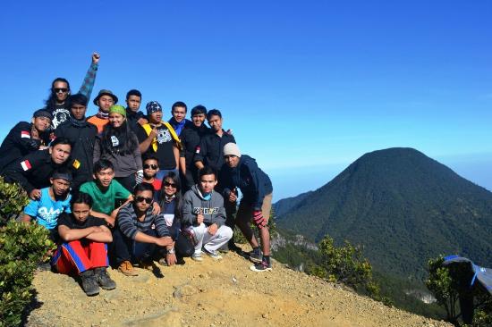 Taman Nasional Gunung Gede Pangrango via Tripadvisor, 1. Tempat Wisata di puncak – Curug Panjang, 2. Tempat Wisata di puncak – Taman Wisata Matahari, 3. Tempat Wisata di puncak – Taman Riung Gunung, 4. Tempat Wisata di puncak – Curug Cilember, 5. Tempat Wisata di puncak – Telaga Warna, 6. Tempat Wisata di puncak – Desa Wisata Pancawati, 7. Tempat Wisata di puncak – Curug Kembar, 8. Tempat Wisata di puncak – Taman Safari, 9. Tempat Wisata di puncak – Curug Cibeureum, 10. Tempat Wisata di puncak – Istana Presiden Cipanas, 11. Tempat Wisata di puncak – Melrimba Garden, 12. Tempat Wisata di puncak – Kebun Wisata Inkarla, 13. Taman Nasional Gunung Gede Pangrango, 14. Tempat Wisata di puncak – Agro Wisata Gunung Mas, 15. Tempat Wisata di puncak – Wisata Citamiang, 16. Little Venice Kota Bunga, 17. Tempat Wisata di puncak – Seruni Tematik Hotel, 18. Pusat Pendidikan Konservasi Alam Bodogol, 19. Tempat Wisata di Puncak – Taman Rekreasi Lido, 21. Wisata Desa Kampung Bambu Puncak Bogor, 22. Warso Farm Puncak Bogor, 23. Taman Wisata Air Panas Tirta Sanita Ciseeng, 24. Cimory Riverside, 25. Pondok Rasamala, 26. Kebun Raya Cibodas, 27. Penangkaran Rusa Giri Jaya Cariu, 28. Bukit Gantole Puncak, 29. Curug Hordeng, 30. Bukit Alesano, 31. Leuwi Lieuk, 32. Gunung Pancar, 33. Taman Bunga Nusantara, 34. Curug Cibaliung, 35. Telaga Biru Cipanas, 36. Menginap di Puncak Pass Resort dengan View Pemandangan yang Indah, 37. Wisata Religi di Masjid At-Ta’awun