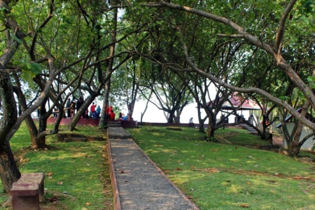 Taman Siti Nurbaya atau Taman Gunung Padang - tempat wisata di Padang