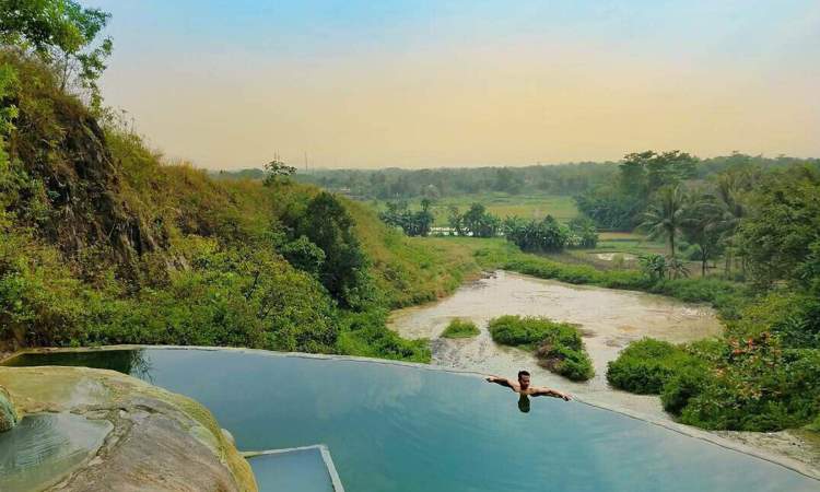 Taman Wisata Air Panas Tirta Sanita Ciseeng via Airyrooms - Wisata Hits Bogor, 1. Goa Agung Garunggang, 2. Taman Sakura, 3. Curug Cigamea, 4. Curug Leuwi Hejo, 5. Curug Ciburial, 6. Curug Leuwi Lieuk, 7. Taman Safari, 8. Bukit Alesano, 9. Taman Wisata Matahari, 10. Sungai Cisadane, 11. Air Panas Tirta Sanita Ciseeng, 12. Warso Farm, 13. Taman Bunga Nusantara, 14. The Highland Park Resort