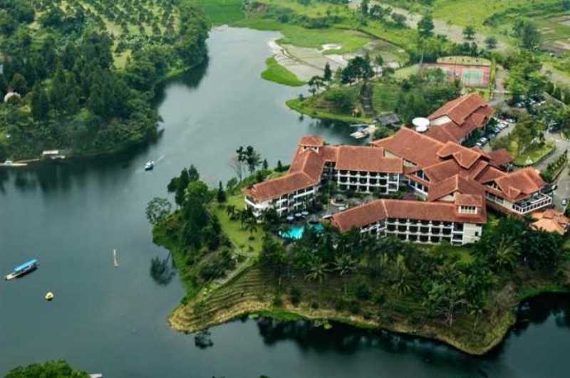 Taman rekreasi Danau Lido Sukabumi, 1. Tempat Wisata di puncak – Curug Panjang, 2. Tempat Wisata di puncak – Taman Wisata Matahari, 3. Tempat Wisata di puncak – Taman Riung Gunung, 4. Tempat Wisata di puncak – Curug Cilember, 5. Tempat Wisata di puncak – Telaga Warna, 6. Tempat Wisata di puncak – Desa Wisata Pancawati, 7. Tempat Wisata di puncak – Curug Kembar, 8. Tempat Wisata di puncak – Taman Safari, 9. Tempat Wisata di puncak – Curug Cibeureum, 10. Tempat Wisata di puncak – Istana Presiden Cipanas, 11. Tempat Wisata di puncak – Melrimba Garden, 12. Tempat Wisata di puncak – Kebun Wisata Inkarla, 13. Taman Nasional Gunung Gede Pangrango, 14. Tempat Wisata di puncak – Agro Wisata Gunung Mas, 15. Tempat Wisata di puncak – Wisata Citamiang, 16. Little Venice Kota Bunga, 17. Tempat Wisata di puncak – Seruni Tematik Hotel, 18. Pusat Pendidikan Konservasi Alam Bodogol, 19. Tempat Wisata di Puncak – Taman Rekreasi Lido, 21. Wisata Desa Kampung Bambu Puncak Bogor, 22. Warso Farm Puncak Bogor, 23. Taman Wisata Air Panas Tirta Sanita Ciseeng, 24. Cimory Riverside, 25. Pondok Rasamala, 26. Kebun Raya Cibodas, 27. Penangkaran Rusa Giri Jaya Cariu, 28. Bukit Gantole Puncak, 29. Curug Hordeng, 30. Bukit Alesano, 31. Leuwi Lieuk, 32. Gunung Pancar, 33. Taman Bunga Nusantara, 34. Curug Cibaliung, 35. Telaga Biru Cipanas, 36. Menginap di Puncak Pass Resort dengan View Pemandangan yang Indah, 37. Wisata Religi di Masjid At-Ta’awun