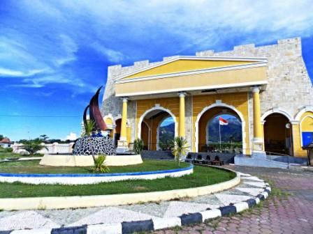 Tempat WIsata Sejarah Benteng Portugis di Jepara, 1. Pantai Gua Manik, 2. Benteng Portugis, 3. Kepulauan Karimunjawa, 4. Pulau Mandalika, 5. Pantai Ombak Mati Jepara, 6. Pulau Panjang, 7. Air terjun Grinjingan Dowo, 8. Kura Kura Ocean Park, 9. Pantai Bandengan, 10. Museum R.A Kartini