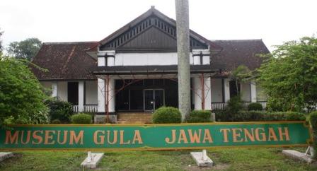 Tempat Wisata Museum Gula Gondang Winangoen Klaten, 1. Tempat Wisata Sejarah Candi Prambanan Klaten, 2. Tempat Wisata Air Umbul Ponggok Klaten, 3. Obyek Wisata Mata Air Cokro Tulung Klaten, 4. River Boarding di Kali Pusur Klaten, 5. Obyek Wisata Air Umbul Jolotundo Klaten, 6. Obyek Wisata Air Lepen Kencana Klaten, 7. Objek Wisata Air Umbul Kapilaler Klaten, 8. Wahana Liburan Galuh Tirto Nirmolo Klaten, 9. Tempat Wisata Kuliner Warung Apung Rowo Jombor Klaten, 10. Tempat Wisata Sejarah Candi Merak Klaten, 11. Wisata Museum Gula Gondang Winangoen Klaten, 12. Wisata Budaya Perajin tanduk kerbau Keprabon Klaten, 13. Tempat Wisata Alam Puncak Clongop Klaten, 14. Tempat Wisata Sejarah Candi Lumbung Klaten, 15. Tempat Wisata Sejarah Candi Sewu Klaten, 16. Ziarah ke Makam Sunan Pandanaran Klaten, 17. Candi Plaosan, 18. Taman Lampion Klaten, 19. Deles Indah, 20. Pemandian Lumban Tirto, 21. Umbul Manten, 22. Candi Sojiwan, 23. Umbul Tirto Mulyono dan Tirto Mulyani, 24. Hutan Kota Gergunung, 25. Candi Bubrah, 26. Candi Gana, 27. Kebun Rambutan Desa Tulung, 28. Bukit Sidoguro, 29. Bukit Petung, 30. Taman 1000 Pelangi, 31. Gunung Watu Prahu, 32. Agrowisata Bonsai, 33. Taman Kamboja Klaten, 34. Umbul Nilo, 35. Umbul Gedaren, 36. Embung Tirto Mulyo, 37. Curug Indah Tegalrejo, 38. Sendang Gemuling, 39. Wisata Kali Talang, 40. Taman Bunga Kebon Asri, 41. Bukit Cinta Klaten
