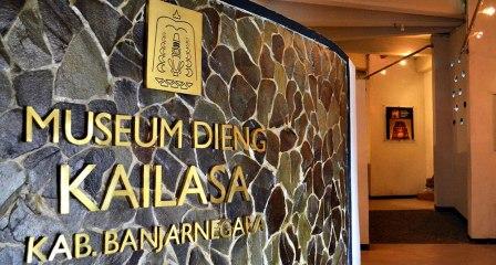 Tempat Wisata Museum Kailasa di Dieng, 1. Obyek Wisata Alam Bukit Sikunir Dieng, 2. Tempat Wisata Telaga Pengilon Dieng, 3. Objek Wisata Telaga Merdada Dieng, 4. Pendakian Gunung Prau Dieng, 5. Obyek Wisata Candi Arjuna Dieng, 6. Liburan ke Dieng Plateau Theater, 7. Tempat Wisata Gardu Pandang Tieng, 8. Tempat Wisata Alam Batu Ratapan Angin di Dieng, 9. Objek Wisata Sumur Jalatunda di Dieng, 10. Obyek Wisata Kawah Sikidang di Dieng, 11. Tempat Wisata Alam Telaga Warna di Dieng, 12. Tempat Wisata Telaga Cebong di Dieng, 13. Obyek Wisata Candi Bima di Dieng, 14. Obyek Wisata Kawah Candradimuka Dieng, 15. Obyek Wisata Kawah Sileri Dieng, 16. Tempat Wisata Museum Kailasa di Dieng, 17. Tempat Wisata Kuliner di Dieng, 18. Obyek Wisata Gua Semar Dieng, 19. Tempat Bermain di Mata air Sungai Serayu Dieng, 20. Arung Jeram di Dieng, 21. Telaga Menjer, 22. Savana Pangonan, 23. Telaga Dringo, 24. Petak 9 Dieng