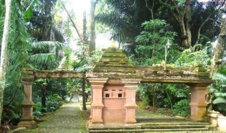 Tempat Wisata Mistis Pertapaan Ratu Kalinyamat Jepara, 1. Pantai Bandengan (Pantai Tirto Samudro), 2. Wisata Karimun Jawa , 3. Pantai Kartini, 4. Benteng Portugis , 5. Museum R.A. Kartini , 6. Jepara Ocean Park, 7. Air Terjun Songgolangit, 8. Pantai Teluk Awur , 9. Pantai Blebak Jepara, 10. Pantai Gua Manik, 11. Pantai Ombak Mati, 12. Pantai Pungkruk, 13. Tiara Park Waterbom, 14. Pantai Empu Rancak, 15. Taman Kerang, 16. Bukit Bejagan, 17. Air Terjun Banyu Anjlok, 18. Air Terjun Setatah, 19. Air Terjun Dong Paso, 20. Akar Seribu Plajan, 21. Puncak Distoroto, 22. Hutan Wisata Sreni Indah, 23. Bukit Ragas, 24. Puncak Jehan, 25. Pantai Punuk Sapi, 26. Air Terjun Gembong, 27. Hutan Pinus Setro Batealit, 28. Pantai Tegalsambi, 29. Air Terjun Sumenep, 30. Pulau Panjang, 31. PANTAI PRAWEHAN, 32. Pantai Kampung Prau, 33. Rainbow Adventure Park Jepara, 34. Pertapaan Ratu Kalinyamat , 35. Air Terjun Jurang Nganten, 36. Pulau Mandalika Jepara, 37. Wisata Danau Blingoh, 38. Wisata Religi Masjid Mantingan , 39. Air Terjun Grinjingan Dowo, 40. Goa Tritip, 41. Wisata Sejarah ke Candi Bubrah, 42. Kampung Batik Kembangmulyo