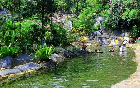 Wisata Air Panas Ciater , 1. Gunung Tangkuban Perahu, 2. Trans Studio Bandung, 3. Wisata Kawah Putih Ciwidey, 4. Curug Dago di Bandung, 5. Wisata Belanja Pasar Baru di Bandung, 6. Wisata Edukasi Observatorium Bosscha di Bandung, 7. Wisata Alam Danau Situ Patenggang di Bandung, 8. Wisata Air Panas Ciater, 9. Wisata Kampung Gajah di Bandung (Tutup Permanen), 10. Tempat Wisata Kebun Binatang di Bandung, 11. Wisata Rumah Mode Bandung, 12. Wisata Seni Saung Angklung Udjo Di Bandung, 13. Wisata Edukasi Museum Geologi Bandung, 14. Paskal Food Market, 15. Rumah Strawberry Ciwidey, 16. Cihampelas Walk, 17. Museum Konferensi Asia Afrika, 18. Museum Sri Baduga Bandung, 19. Taman Lalu Lintas Ade Irma Suryani, 20. Kolam Renang Karang Setra, 21. Taman Wisata Alam Maribaya, 22. Kawasan Punclut Bandung Utara, 23. Kebun Bunga Cihideung, 24. Tempat Wisata De’Ranch, 25. Wisata Kuliner Floating Market, 26. Perkebunan Teh Rancabali, 27. Wisata Air Panas Ciwalini, 28. Wisata Bumi Perkemahan Ranca Upas, 29. Little Seoul Bandung, 30. Dusun Bambu Lembang, 31. Taman Hutan Raya Ir Djuanda, 32. Curug Upas, 33. Ciwidey Valley Resort, 34. Sendang Kahuripan, 35. Situ Cileunca, 36. Taman Balai Kota, 37. Gunung Puntang, 38. Stone Garden, 39. Chinatown Bandung, 40. Bird Pavilion, 41. Curug Malela, 42. Tebing Keraton, 43. Puncak Bintang, 44. Amazing Art World, 45. Street Gourmet, 46. Curug Cimahi, 47. Tafso Barn, 48. Sanghyang Heuleut, 49. The Great Asia Afrika, 50. Tebing Citatah, 51. Jalan Braga, 52. D’Dieuland, 53. Jembatan Kereta Api Cikudapateuh Ciwidey, 54. Upside Down World Bandung, 55. Orchid Forest Cikole, 56. Kebun Teh Sukawana, 57. Kampoeng Tulip, 58. Kampung Pasir Ipis, 59. Kebun Bunga Begonia, 60. Wisata Grafika Cikole, 61. Pine Forest Camp Lembang, 62. The Lodge Maribaya, 63. Farm House Susu Lembang, 64. Glamping Lakeside, 65. Curug Keraton Cibodas, 66. Curug Layung Lembang, 67. Curug Tilu Leuwi Opat, 68. Jendela Alam, 69. Ciwangun Indah Camp (CIC) Lembang, 70. Taman Miniatur Kereta Api, 71. Lereng Anteng Panoramic Coffee, 72. Gunung Putri Lembang, 73. Kawasan Berkuda Ganesha H Equestrian, 74. Bukit Labyrinth Ganesha H Equestrian, 75. Bukit Pangjebolan Lembang, 76. Argowisata Kawah Rengganis, 77. Pemandian Air Panas Ciwalini, 78. Curug Cipanji Bandung, 79. Wisata Air Curug Tilu, 80. Bukit Jamur Rancabolang Ciwidey, 81. Barusen Hills, 82. Kampung Cai Rancaupas, 83. Bumi Perkemahan Ranca Cangkuang, 84. Cimanggu Hot Spring & Cottage, 85. Taman Kelinci Ciwidey, 86. Danau eMTe Highland Resort, 87. Green Hill Park TWA Cimanggu
