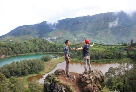 Tempat Wisata Alam Batu Ratapan Angin di Dieng, 1. Obyek Wisata Alam Bukit Sikunir Dieng, 2. Tempat Wisata Telaga Pengilon Dieng, 3. Objek Wisata Telaga Merdada Dieng, 4. Pendakian Gunung Prau Dieng, 5. Obyek Wisata Candi Arjuna Dieng, 6. Liburan ke Dieng Plateau Theater, 7. Tempat Wisata Gardu Pandang Tieng, 8. Tempat Wisata Alam Batu Ratapan Angin di Dieng, 9. Objek Wisata Sumur Jalatunda di Dieng, 10. Obyek Wisata Kawah Sikidang di Dieng, 11. Tempat Wisata Alam Telaga Warna di Dieng, 12. Tempat Wisata Telaga Cebong di Dieng, 13. Obyek Wisata Candi Bima di Dieng, 14. Obyek Wisata Kawah Candradimuka Dieng, 15. Obyek Wisata Kawah Sileri Dieng, 16. Tempat Wisata Museum Kailasa di Dieng, 17. Tempat Wisata Kuliner di Dieng, 18. Obyek Wisata Gua Semar Dieng, 19. Tempat Bermain di Mata air Sungai Serayu Dieng, 20. Arung Jeram di Dieng, 21. Telaga Menjer, 22. Savana Pangonan, 23. Telaga Dringo, 24. Petak 9 Dieng