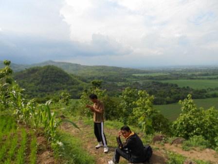 Tempat Wisata Alam Puncak Clongop Klaten, 1. Tempat Wisata Sejarah Candi Prambanan Klaten, 2. Tempat Wisata Air Umbul Ponggok Klaten, 3. Obyek Wisata Mata Air Cokro Tulung Klaten, 4. River Boarding di Kali Pusur Klaten, 5. Obyek Wisata Air Umbul Jolotundo Klaten, 6. Obyek Wisata Air Lepen Kencana Klaten, 7. Objek Wisata Air Umbul Kapilaler Klaten, 8. Wahana Liburan Galuh Tirto Nirmolo Klaten, 9. Tempat Wisata Kuliner Warung Apung Rowo Jombor Klaten, 10. Tempat Wisata Sejarah Candi Merak Klaten, 11. Wisata Museum Gula Gondang Winangoen Klaten, 12. Wisata Budaya Perajin tanduk kerbau Keprabon Klaten, 13. Tempat Wisata Alam Puncak Clongop Klaten, 14. Tempat Wisata Sejarah Candi Lumbung Klaten, 15. Tempat Wisata Sejarah Candi Sewu Klaten, 16. Ziarah ke Makam Sunan Pandanaran Klaten, 17. Candi Plaosan, 18. Taman Lampion Klaten, 19. Deles Indah, 20. Pemandian Lumban Tirto, 21. Umbul Manten, 22. Candi Sojiwan, 23. Umbul Tirto Mulyono dan Tirto Mulyani, 24. Hutan Kota Gergunung, 25. Candi Bubrah, 26. Candi Gana, 27. Kebun Rambutan Desa Tulung, 28. Bukit Sidoguro, 29. Bukit Petung, 30. Taman 1000 Pelangi, 31. Gunung Watu Prahu, 32. Agrowisata Bonsai, 33. Taman Kamboja Klaten, 34. Umbul Nilo, 35. Umbul Gedaren, 36. Embung Tirto Mulyo, 37. Curug Indah Tegalrejo, 38. Sendang Gemuling, 39. Wisata Kali Talang, 40. Taman Bunga Kebon Asri, 41. Bukit Cinta Klaten