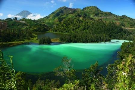Tempat Wisata Alam Telaga Warna di Dieng, 1. Obyek Wisata Alam Bukit Sikunir Dieng, 2. Tempat Wisata Telaga Pengilon Dieng, 3. Objek Wisata Telaga Merdada Dieng, 4. Pendakian Gunung Prau Dieng, 5. Obyek Wisata Candi Arjuna Dieng, 6. Liburan ke Dieng Plateau Theater, 7. Tempat Wisata Gardu Pandang Tieng, 8. Tempat Wisata Alam Batu Ratapan Angin di Dieng, 9. Objek Wisata Sumur Jalatunda di Dieng, 10. Obyek Wisata Kawah Sikidang di Dieng, 11. Tempat Wisata Alam Telaga Warna di Dieng, 12. Tempat Wisata Telaga Cebong di Dieng, 13. Obyek Wisata Candi Bima di Dieng, 14. Obyek Wisata Kawah Candradimuka Dieng, 15. Obyek Wisata Kawah Sileri Dieng, 16. Tempat Wisata Museum Kailasa di Dieng, 17. Tempat Wisata Kuliner di Dieng, 18. Obyek Wisata Gua Semar Dieng, 19. Tempat Bermain di Mata air Sungai Serayu Dieng, 20. Arung Jeram di Dieng, 21. Telaga Menjer, 22. Savana Pangonan, 23. Telaga Dringo, 24. Petak 9 Dieng