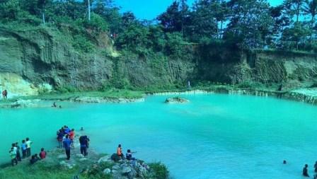 Tempat Wisata Danau Blingoh Jepara, 1. Pantai Bandengan (Pantai Tirto Samudro), 2. Wisata Karimun Jawa , 3. Pantai Kartini, 4. Benteng Portugis , 5. Museum R.A. Kartini , 6. Jepara Ocean Park, 7. Air Terjun Songgolangit, 8. Pantai Teluk Awur , 9. Pantai Blebak Jepara, 10. Pantai Gua Manik, 11. Pantai Ombak Mati, 12. Pantai Pungkruk, 13. Tiara Park Waterbom, 14. Pantai Empu Rancak, 15. Taman Kerang, 16. Bukit Bejagan, 17. Air Terjun Banyu Anjlok, 18. Air Terjun Setatah, 19. Air Terjun Dong Paso, 20. Akar Seribu Plajan, 21. Puncak Distoroto, 22. Hutan Wisata Sreni Indah, 23. Bukit Ragas, 24. Puncak Jehan, 25. Pantai Punuk Sapi, 26. Air Terjun Gembong, 27. Hutan Pinus Setro Batealit, 28. Pantai Tegalsambi, 29. Air Terjun Sumenep, 30. Pulau Panjang, 31. PANTAI PRAWEHAN, 32. Pantai Kampung Prau, 33. Rainbow Adventure Park Jepara, 34. Pertapaan Ratu Kalinyamat , 35. Air Terjun Jurang Nganten, 36. Pulau Mandalika Jepara, 37. Wisata Danau Blingoh, 38. Wisata Religi Masjid Mantingan , 39. Air Terjun Grinjingan Dowo, 40. Goa Tritip, 41. Wisata Sejarah ke Candi Bubrah, 42. Kampung Batik Kembangmulyo