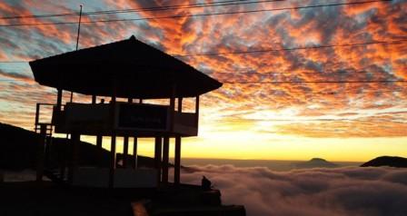 Tempat Wisata Gardu pandang Tieng, 1. Obyek Wisata Alam Bukit Sikunir Dieng, 2. Tempat Wisata Telaga Pengilon Dieng, 3. Objek Wisata Telaga Merdada Dieng, 4. Pendakian Gunung Prau Dieng, 5. Obyek Wisata Candi Arjuna Dieng, 6. Liburan ke Dieng Plateau Theater, 7. Tempat Wisata Gardu Pandang Tieng, 8. Tempat Wisata Alam Batu Ratapan Angin di Dieng, 9. Objek Wisata Sumur Jalatunda di Dieng, 10. Obyek Wisata Kawah Sikidang di Dieng, 11. Tempat Wisata Alam Telaga Warna di Dieng, 12. Tempat Wisata Telaga Cebong di Dieng, 13. Obyek Wisata Candi Bima di Dieng, 14. Obyek Wisata Kawah Candradimuka Dieng, 15. Obyek Wisata Kawah Sileri Dieng, 16. Tempat Wisata Museum Kailasa di Dieng, 17. Tempat Wisata Kuliner di Dieng, 18. Obyek Wisata Gua Semar Dieng, 19. Tempat Bermain di Mata air Sungai Serayu Dieng, 20. Arung Jeram di Dieng, 21. Telaga Menjer, 22. Savana Pangonan, 23. Telaga Dringo, 24. Petak 9 Dieng