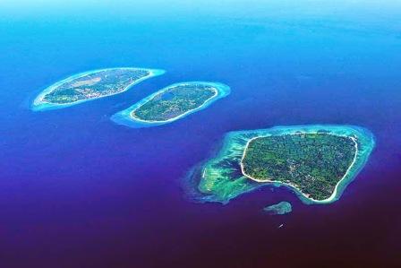 Tempat Wisata Gili Air, Gili Meno, dan Gili Trawangan di Lombok, 1. Gunung Rinjani Lombok, 2. Wisata Pantai Kuta Lombok, 3. Wisata Desert Point (Bangko-Bangko) Lombok, 4. Gili Kondo, 5. Wisata Pantai Senggigi Lombok, 6. Wisata Gili Air, Gili Meno, dan Gili Trawangan di Lombok, 7. Pantai Tanjung Aan, 8.  Pantai Tanjung Bloam, 9. Tempat Wisata Pantai Selong Belanak Lombok, 10. Sade Village, 11. Pantai Sekotong , 12. Air Terjun Sandang Gile , 13. Gili Nanggu Lombok, 14. Objek Wisata Batu Bolong, 15. Objek Wisata Batu Layar , 16. Narmada Park, 17. Pink Beach Lombok, 18. Gili Lampu Lombok Timur, 19. Bukit Malimbu , 20. Gili Kedis, 21. Lingkoq Datu, Pantai Penyisok, 22. Bukit Pergasingan, 23. Pantai Semeti, 24. Air Terjun Mangku Sakti, 25. Air Terjun Benang Kelambu, 26. Air Terjun Tiu Kelep, 27. Tanjung Poki, 28. Pantai Nambung, 29. Taman Wisata Alam Gunung Tunak, Pemandangan Samudera di atas Bukit Hijau, 30. Rinjani Lodge, 31. Pantai Tebing, 32. Sumber Air Panas Aik Kalak, 33. Danau Segara Anak, 34. Pantai Mawun Lombok, 35. Pantai Seger, 36. Pantai Surga, 37. Tanjung Ringgit, 38. Gili Sulat dan Gili Lawang, 39. Pantai Sire, 40. Air Terjun Penimbungan: Surga Tersembunyi di Torean, 41. Jembatan Gantung Kuno: Peninggalan Jaman Penjajahan Belanda yang berumur 84 Tahun, 42. Taman Wisata Pusuk Sembalun: Mengagumi Pemandangan Gunung Rinjani yang Megah, 43. Pantai Setangi: Villa Hantu yang Mendebarkan, 44. Batu Payung, Tanjung Aan: Monumen Alam yang Berdiri Kokoh di Tepi Pantai, 45. Bau Nyale: Tempat Perayaan Festival Legendaris, 46. Desa Bayan Sasak: Menyelami Kehidupan 5000 tahun SM, 47. Ashtari Lounge and Kitchen: Menyantap Makanan di Puncak Bukit, 48. Artati Lombok Bungalow and Restaurant , 49. Bertenun Tradisional di Desa Sukarara, 50. Bask Nest: Menjelajahi Dunia Bawah Laut yang Artistik, 51. Gua Bangkang: Suasana Dramatis di Tepi Pantai