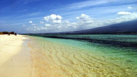 Tempat Wisata Gili Lampu Lombok Timur, 1. Gunung Rinjani Lombok, 2. Wisata Pantai Kuta Lombok, 3. Wisata Desert Point (Bangko-Bangko) Lombok, 4. Gili Kondo, 5. Wisata Pantai Senggigi Lombok, 6. Wisata Gili Air, Gili Meno, dan Gili Trawangan di Lombok, 7. Pantai Tanjung Aan, 8.  Pantai Tanjung Bloam, 9. Tempat Wisata Pantai Selong Belanak Lombok, 10. Sade Village, 11. Pantai Sekotong , 12. Air Terjun Sandang Gile , 13. Gili Nanggu Lombok, 14. Objek Wisata Batu Bolong, 15. Objek Wisata Batu Layar , 16. Narmada Park, 17. Pink Beach Lombok, 18. Gili Lampu Lombok Timur, 19. Bukit Malimbu , 20. Gili Kedis, 21. Lingkoq Datu, Pantai Penyisok, 22. Bukit Pergasingan, 23. Pantai Semeti, 24. Air Terjun Mangku Sakti, 25. Air Terjun Benang Kelambu, 26. Air Terjun Tiu Kelep, 27. Tanjung Poki, 28. Pantai Nambung, 29. Taman Wisata Alam Gunung Tunak, Pemandangan Samudera di atas Bukit Hijau, 30. Rinjani Lodge, 31. Pantai Tebing, 32. Sumber Air Panas Aik Kalak, 33. Danau Segara Anak, 34. Pantai Mawun Lombok, 35. Pantai Seger, 36. Pantai Surga, 37. Tanjung Ringgit, 38. Gili Sulat dan Gili Lawang, 39. Pantai Sire, 40. Air Terjun Penimbungan: Surga Tersembunyi di Torean, 41. Jembatan Gantung Kuno: Peninggalan Jaman Penjajahan Belanda yang berumur 84 Tahun, 42. Taman Wisata Pusuk Sembalun: Mengagumi Pemandangan Gunung Rinjani yang Megah, 43. Pantai Setangi: Villa Hantu yang Mendebarkan, 44. Batu Payung, Tanjung Aan: Monumen Alam yang Berdiri Kokoh di Tepi Pantai, 45. Bau Nyale: Tempat Perayaan Festival Legendaris, 46. Desa Bayan Sasak: Menyelami Kehidupan 5000 tahun SM, 47. Ashtari Lounge and Kitchen: Menyantap Makanan di Puncak Bukit, 48. Artati Lombok Bungalow and Restaurant , 49. Bertenun Tradisional di Desa Sukarara, 50. Bask Nest: Menjelajahi Dunia Bawah Laut yang Artistik, 51. Gua Bangkang: Suasana Dramatis di Tepi Pantai