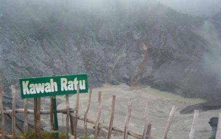 Tempat Wisata Kawah Ratu Sukabumi, 1. Wisata Pantai Cibangban, 2. Objek Wisata Goa Buniayu, 3. Tempat Wisata Pantai Ujung Genteng Sukabumi, 4. Wisata Pantai Cimaja, 5. Tempat Wisata Taman Rekreasi Selabintana Sukabumi, 6. Situ Gunung Sukabumi, 7. Kawah Ratu Sukabumi, 8. Rafting di Sungai Citarik, 9. Berwisata ke Kampung Ciptagelar Sukabumi, 10. Objek Wisata Arung Jeram Sungai Cicatih, 11. Tempat Wisata Geopark Ciletuh Sukabumi, 12. Tempat Wisata Situ Sukarame di Sukabumi, 13. Curug Sawer Sukabumi, 14. Wana Wisata Cipelang, Wisata Alam Pegunungan Sukabumi, 15. Objek wisata Pondok Halimun Sukabumi, 16. Objek Wisata Megalitik Cengkuk Sukabumi, 17. Objek Wisata Sumber Air Panas Cikundul Sukabumi, 18. Penangkaran Penyu Hijau di Pantai Pangumbahan, 19. Objek Wisata Alam Curug Cibeureum Sukabumi, 20. Tebing Panenjoan, 21. Objek Wisata Curug Cimarinjung Sukabumi, 22. Liburan ke Pantai Citepus Sukabumi, 23. Pantai Cikembang Sukabumi, 24. Curug Sentral Kebandungan, 25. Pantai Cipanarikan Sukabumi, 26. Pantai Amanda Ratu, 27. Bukit Karang Numpang, 28. Ryzzy Azzahra Waterpark, 29. Waterboom Nagrak, 30. Liburan ke Pantai Cibongkok Sukabumi, 31. Berwisata ke Pantai Ombak Tujuh Sukabumi, 32. Liburan Seru ke Pantai Cibuaya Sukabumi, 33. Rekreasi ke Pantai Karang Hawu Sukabumi, 34. Liburan yang Asyik ke Curug Awang Sukabumi, 35. Objek wisata Curug Cikaso Sukambumi, 36. Liburan Seru ke Curug Cigangsa Sukabumi, 37. Mengunjungi Curug Sentral Kabandungan nan Eksotis, 38. Nyebur ke Curug Sodong yang Adem, 39. Wisata Seru ke Curug Bibijilan Sukabumi, 40. Mengintip Curug Cirajeg yang Tersembunyi, 41. Curug Gentong nan cantik dan menawan, 42. Melihat Keindahan Danau Batu Bacan Sukabumi, 43. Berendam di Pemandian Air Panas Cisolok, 44. Gua Lalay Sukabumi Jawa Barat, 45. Taman Nasional Gunung Halimun Salak Sukabumi, 46. Taman Rekreasi Danau Lido Sukabumi, 47. Pantai Cicaladi, 48. Halimun Adventure Journey, 49. Rumah Fantasi, 50. Bravo Adventure, 51. Karang Aji Beach Villa, 52. Bukit Sabak, 53. Sabana Puncak Pilar, 54. Santa Sea Waterpark, 55. Jembatan Situ Gunung, 56. Geyser Cisolok, 57. Karang Para, 58. Curug Caweni, 59. Wisata Bukit Baros, 60. Camp Bravo, 61. Puncak Peuyeum, 62. Curug Cikanteh Sukabumi