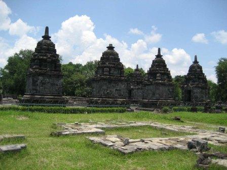 Tempat Wisata Sejarah Candi Lumbung Klaten, 1. Tempat Wisata Sejarah Candi Prambanan Klaten, 2. Tempat Wisata Air Umbul Ponggok Klaten, 3. Obyek Wisata Mata Air Cokro Tulung Klaten, 4. River Boarding di Kali Pusur Klaten, 5. Obyek Wisata Air Umbul Jolotundo Klaten, 6. Obyek Wisata Air Lepen Kencana Klaten, 7. Objek Wisata Air Umbul Kapilaler Klaten, 8. Wahana Liburan Galuh Tirto Nirmolo Klaten, 9. Tempat Wisata Kuliner Warung Apung Rowo Jombor Klaten, 10. Tempat Wisata Sejarah Candi Merak Klaten, 11. Wisata Museum Gula Gondang Winangoen Klaten, 12. Wisata Budaya Perajin tanduk kerbau Keprabon Klaten, 13. Tempat Wisata Alam Puncak Clongop Klaten, 14. Tempat Wisata Sejarah Candi Lumbung Klaten, 15. Tempat Wisata Sejarah Candi Sewu Klaten, 16. Ziarah ke Makam Sunan Pandanaran Klaten, 17. Candi Plaosan, 18. Taman Lampion Klaten, 19. Deles Indah, 20. Pemandian Lumban Tirto, 21. Umbul Manten, 22. Candi Sojiwan, 23. Umbul Tirto Mulyono dan Tirto Mulyani, 24. Hutan Kota Gergunung, 25. Candi Bubrah, 26. Candi Gana, 27. Kebun Rambutan Desa Tulung, 28. Bukit Sidoguro, 29. Bukit Petung, 30. Taman 1000 Pelangi, 31. Gunung Watu Prahu, 32. Agrowisata Bonsai, 33. Taman Kamboja Klaten, 34. Umbul Nilo, 35. Umbul Gedaren, 36. Embung Tirto Mulyo, 37. Curug Indah Tegalrejo, 38. Sendang Gemuling, 39. Wisata Kali Talang, 40. Taman Bunga Kebon Asri, 41. Bukit Cinta Klaten