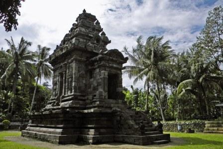 Tempat Wisata Sejarah Candi Merak Klaten, 1. Tempat Wisata Sejarah Candi Prambanan Klaten, 2. Tempat Wisata Air Umbul Ponggok Klaten, 3. Obyek Wisata Mata Air Cokro Tulung Klaten, 4. River Boarding di Kali Pusur Klaten, 5. Obyek Wisata Air Umbul Jolotundo Klaten, 6. Obyek Wisata Air Lepen Kencana Klaten, 7. Objek Wisata Air Umbul Kapilaler Klaten, 8. Wahana Liburan Galuh Tirto Nirmolo Klaten, 9. Tempat Wisata Kuliner Warung Apung Rowo Jombor Klaten, 10. Tempat Wisata Sejarah Candi Merak Klaten, 11. Wisata Museum Gula Gondang Winangoen Klaten, 12. Wisata Budaya Perajin tanduk kerbau Keprabon Klaten, 13. Tempat Wisata Alam Puncak Clongop Klaten, 14. Tempat Wisata Sejarah Candi Lumbung Klaten, 15. Tempat Wisata Sejarah Candi Sewu Klaten, 16. Ziarah ke Makam Sunan Pandanaran Klaten, 17. Candi Plaosan, 18. Taman Lampion Klaten, 19. Deles Indah, 20. Pemandian Lumban Tirto, 21. Umbul Manten, 22. Candi Sojiwan, 23. Umbul Tirto Mulyono dan Tirto Mulyani, 24. Hutan Kota Gergunung, 25. Candi Bubrah, 26. Candi Gana, 27. Kebun Rambutan Desa Tulung, 28. Bukit Sidoguro, 29. Bukit Petung, 30. Taman 1000 Pelangi, 31. Gunung Watu Prahu, 32. Agrowisata Bonsai, 33. Taman Kamboja Klaten, 34. Umbul Nilo, 35. Umbul Gedaren, 36. Embung Tirto Mulyo, 37. Curug Indah Tegalrejo, 38. Sendang Gemuling, 39. Wisata Kali Talang, 40. Taman Bunga Kebon Asri, 41. Bukit Cinta Klaten