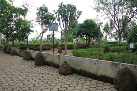 Tempat Wisata Sejarah Situs Duplang di Jember, 1. Tempat Wisata Pantai Pasir Putih Malikan (Papuma) Jember, 2. Tempat Wisata Pantai Watu Ulo Jember, 3. Tempat Wisata Keluarga Pantai Bandealit di Jember, 4. Tempat Wisata Pantai Puger di Jember, 5. Obyek Wisata Keluarga Tiara Waterpark di Jember, 6. Objek Wisata Keluarga Pemandian Kebon Agung di Jember, 7. Tempat Wisata Edukasi Taman Botani Jember, 8. Wahana Liburan Seru Waterboom Niagara di Jember, 9. Destinasi Wisata Populer Kawasan Puncak Rembangan di Jember, 10. Tempat Wisata Alam Air Terjun Tancak di Jember, 11. Tujuan Wisata Keluarga Pemandian Patemon di Jember, 12. Tempat Wisata Sejarah Situs Duplang di Jember, 13. Obyek Wisata Pantai Paseban di Jember, 14. Obyek Wisata Pemandian Rembangan di Jember, 15. Obyek Wisata Menarik Loko Lori di Jember, 16. Tempat Wisata Alam Air Terjun Antrokan di Jember, 17. Kafe Kolong di Jember, 18. Obyek Wisata Bedadung di Jember (Sudah Tutup), 19. Wisata ke Perkebunan Teh Gunung Gambir di Jember, 20. Obyek Wisata Pemandian Oleng Sibutong di jember, 21. Kimo Swimming Pool, 22. Air Terjun Manggisan, 23. Air Terjun Sumber Salak, 24. Pantai Payangan, 25. Pantai Rowo Cangak, 26. Pantai Teluk Love, 27. Agrowisata Tembakau, 28. Wisata Agro Glantangan, 29. Dira Park, 30. Agrowisata Mumbul Garden Jember, 31. Taman Nasional Meru Betiri, 32. Museum Tembakau Jember, 33. Pabrik Kopi Gumitir Jember, 34. Pulau Nusa Barong Jember, 35. Agrowisata Kopi dan Kakao, 36. Air Terjun Watu Ombo, 37. Air Terjun Lereng Raung, 38. Air Terjun Sumber Salak, 39. Taman Galaxy, 40. Bukit SJ 88, 41. Air Terjun Mandigu, 42. Goa Jepang