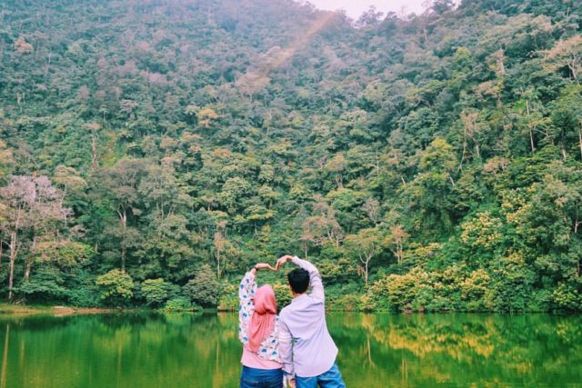 Telaga Warna, 1. Tempat Wisata di puncak – Curug Panjang, 2. Tempat Wisata di puncak – Taman Wisata Matahari, 3. Tempat Wisata di puncak – Taman Riung Gunung, 4. Tempat Wisata di puncak – Curug Cilember, 5. Tempat Wisata di puncak – Telaga Warna, 6. Tempat Wisata di puncak – Desa Wisata Pancawati, 7. Tempat Wisata di puncak – Curug Kembar, 8. Tempat Wisata di puncak – Taman Safari, 9. Tempat Wisata di puncak – Curug Cibeureum, 10. Tempat Wisata di puncak – Istana Presiden Cipanas, 11. Tempat Wisata di puncak – Melrimba Garden, 12. Tempat Wisata di puncak – Kebun Wisata Inkarla, 13. Taman Nasional Gunung Gede Pangrango, 14. Tempat Wisata di puncak – Agro Wisata Gunung Mas, 15. Tempat Wisata di puncak – Wisata Citamiang, 16. Little Venice Kota Bunga, 17. Tempat Wisata di puncak – Seruni Tematik Hotel, 18. Pusat Pendidikan Konservasi Alam Bodogol, 19. Tempat Wisata di Puncak – Taman Rekreasi Lido, 21. Wisata Desa Kampung Bambu Puncak Bogor, 22. Warso Farm Puncak Bogor, 23. Taman Wisata Air Panas Tirta Sanita Ciseeng, 24. Cimory Riverside, 25. Pondok Rasamala, 26. Kebun Raya Cibodas, 27. Penangkaran Rusa Giri Jaya Cariu, 28. Bukit Gantole Puncak, 29. Curug Hordeng, 30. Bukit Alesano, 31. Leuwi Lieuk, 32. Gunung Pancar, 33. Taman Bunga Nusantara, 34. Curug Cibaliung, 35. Telaga Biru Cipanas, 36. Menginap di Puncak Pass Resort dengan View Pemandangan yang Indah, 37. Wisata Religi di Masjid At-Ta’awun