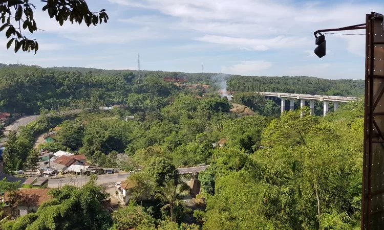 The Colorville at Alam Sari Wates via Google Maps Isnain Hadi Purwanto, 1. Air Terjun Curug Cipurut, 2. Situ Wanayasa Purwakarta, 3. Waduk Jatiluhur, 4. Wisata Taman Air Mancur Sribaduga Situ Buleud, 5. Obyek Wisata keluarga Waduk Cirata, 6. Jatiluhur Water World, 7. Wisata Alam Sumber Air panas Ciracas, 8. Wisata Giri Tirta Kahuripan, 9. Sentra Pembuatan Keramik Plered, 10. Wisata Desa Sajuta Batu, 11. Wisata KulinerSate Maranggi, 12. Gedung Negara dan Gedung Karesidenan, 13. Obyek Wisata Goa Jepang, 14. Goa Belanda, 15. Kampung Panenjoan, 16. Skylodge Padjadjaran Anyar, 17. Taman Batu Cijanun, 18. Saung Manglid, 19. Sungai Cidomas, 20. Cikao Waterpark, 21. Urban Farming, 22. Gunung Lembu, 23. Kampung Sadang, 24. Bukit Katumbiri, 25. Pasir Langlang Panyawangan, 26. Museum Galeri Wayang, 27. Bale Panyawangan Diorama Nusantara & Bale Panyawangan Diorama Purwakarta, 28. Green Valley Waterpark, 29. Kuburan Kereta Api Stasiun Purwakarta, 30. Gunung Bongkok, 31. Gunung Parang, 32. Kampung Wisata Tajur, 33. Curug Tilu, 34. Kuya Maranggi Waterpark, 35. Hidden Valley Hills, 36. Tebing Boyer, 37. Tanjakan Cinta, 38. Parang Gombong, 39. Wanakula Camp, 40. Bale Indung Rahayu, 41. Curug Suhada, 42. Curug Cisomang, 43. The Colorville at Alam Sari Wates