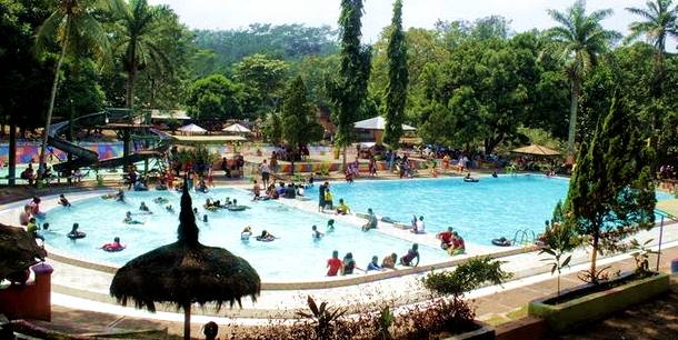 Tujuan Wisata Keluarga Pemandian Patemon di Jember, 1. Tempat Wisata Pantai Pasir Putih Malikan (Papuma) Jember, 2. Tempat Wisata Pantai Watu Ulo Jember, 3. Tempat Wisata Keluarga Pantai Bandealit di Jember, 4. Tempat Wisata Pantai Puger di Jember, 5. Obyek Wisata Keluarga Tiara Waterpark di Jember, 6. Objek Wisata Keluarga Pemandian Kebon Agung di Jember, 7. Tempat Wisata Edukasi Taman Botani Jember, 8. Wahana Liburan Seru Waterboom Niagara di Jember, 9. Destinasi Wisata Populer Kawasan Puncak Rembangan di Jember, 10. Tempat Wisata Alam Air Terjun Tancak di Jember, 11. Tujuan Wisata Keluarga Pemandian Patemon di Jember, 12. Tempat Wisata Sejarah Situs Duplang di Jember, 13. Obyek Wisata Pantai Paseban di Jember, 14. Obyek Wisata Pemandian Rembangan di Jember, 15. Obyek Wisata Menarik Loko Lori di Jember, 16. Tempat Wisata Alam Air Terjun Antrokan di Jember, 17. Kafe Kolong di Jember, 18. Obyek Wisata Bedadung di Jember (Sudah Tutup), 19. Wisata ke Perkebunan Teh Gunung Gambir di Jember, 20. Obyek Wisata Pemandian Oleng Sibutong di jember, 21. Kimo Swimming Pool, 22. Air Terjun Manggisan, 23. Air Terjun Sumber Salak, 24. Pantai Payangan, 25. Pantai Rowo Cangak, 26. Pantai Teluk Love, 27. Agrowisata Tembakau, 28. Wisata Agro Glantangan, 29. Dira Park, 30. Agrowisata Mumbul Garden Jember, 31. Taman Nasional Meru Betiri, 32. Museum Tembakau Jember, 33. Pabrik Kopi Gumitir Jember, 34. Pulau Nusa Barong Jember, 35. Agrowisata Kopi dan Kakao, 36. Air Terjun Watu Ombo, 37. Air Terjun Lereng Raung, 38. Air Terjun Sumber Salak, 39. Taman Galaxy, 40. Bukit SJ 88, 41. Air Terjun Mandigu, 42. Goa Jepang