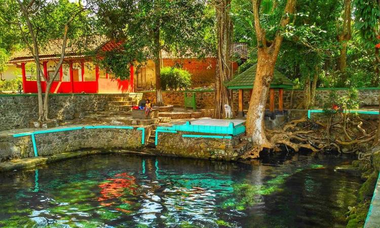 Umbul Gedaren via Instagram.com @obyekmenarik, 1. Tempat Wisata Sejarah Candi Prambanan Klaten, 2. Tempat Wisata Air Umbul Ponggok Klaten, 3. Obyek Wisata Mata Air Cokro Tulung Klaten, 4. River Boarding di Kali Pusur Klaten, 5. Obyek Wisata Air Umbul Jolotundo Klaten, 6. Obyek Wisata Air Lepen Kencana Klaten, 7. Objek Wisata Air Umbul Kapilaler Klaten, 8. Wahana Liburan Galuh Tirto Nirmolo Klaten, 9. Tempat Wisata Kuliner Warung Apung Rowo Jombor Klaten, 10. Tempat Wisata Sejarah Candi Merak Klaten, 11. Wisata Museum Gula Gondang Winangoen Klaten, 12. Wisata Budaya Perajin tanduk kerbau Keprabon Klaten, 13. Tempat Wisata Alam Puncak Clongop Klaten, 14. Tempat Wisata Sejarah Candi Lumbung Klaten, 15. Tempat Wisata Sejarah Candi Sewu Klaten, 16. Ziarah ke Makam Sunan Pandanaran Klaten, 17. Candi Plaosan, 18. Taman Lampion Klaten, 19. Deles Indah, 20. Pemandian Lumban Tirto, 21. Umbul Manten, 22. Candi Sojiwan, 23. Umbul Tirto Mulyono dan Tirto Mulyani, 24. Hutan Kota Gergunung, 25. Candi Bubrah, 26. Candi Gana, 27. Kebun Rambutan Desa Tulung, 28. Bukit Sidoguro, 29. Bukit Petung, 30. Taman 1000 Pelangi, 31. Gunung Watu Prahu, 32. Agrowisata Bonsai, 33. Taman Kamboja Klaten, 34. Umbul Nilo, 35. Umbul Gedaren, 36. Embung Tirto Mulyo, 37. Curug Indah Tegalrejo, 38. Sendang Gemuling, 39. Wisata Kali Talang, 40. Taman Bunga Kebon Asri, 41. Bukit Cinta Klaten