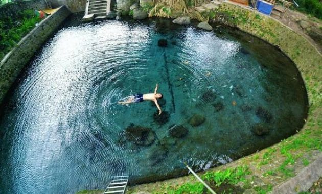 Umbul Kapilaler, Klaten, 1. Grojogan Sewu Tawangmangu, 2. Pandawa Water World Solo Baru, 3. Taman Balekambang, 4. Keraton Surakarta, 5. Wisata Tugu Lilin di Solo , 6. Air Terjun Jumog, 7. Taman Sriwedari, 8. Kampoeng Batik Kauman, 9. Pasar Klewer, 10. Tempat Wisata di Solo – Museum Manusia Purba Sangiran, 11. Tempat Wisata di Solo – Pura Mangkunegaran, 12. Monumen Pers, 13. Galabo Solo, 14. Tempat Wisata di Solo – Kebun Binatang Taru Jurug, 15. Ngarsopuro Night Market Solo, 16. Alun-Alun Kidul Surakarta, 17. Tempat Wisata di Solo – Dalem Kalitan, 18. Tempat Wisata di Solo – Taman Cerdas, 19. Masjid Al-Wustho Mangkunegaran, 20. Bendungan Karet Tirtonadi, 21. The Heritage Palace, 22. Lokananta Recording Audio & Video Cassette, 23. Trans Studio Mini Solo, 24. Museum Batik Danar Hadi, 25. Loji Gandrung, 26. Museum Radya Pustaka, 27. Pasar Antik Triwindu, 28. Benteng Vastenburg Fort, 29. Agrowisata Amanah, Karanganyar, 30. Agrowisata Sondokoro, Karanganyar, 31. Bukit Hope, Karanganyar (Tutup), 32. Bumi Perkemahan Sekipan, Karanganyar, 33. Candi Cetho, Karanganyar, 34. Candi Sukuh, Karanganyar, 35. Edupark Intan Pari, Karanganyar, 36. Kebun Strawberry, Karanganyar, 37. Paralayang Segoro Gunung, Karanganyar, 38. Rumah Pohon Banyu Anyep (Tutup), 39. Taman Bintang Kemuning, Ngargoyoso, Karanganyar, 40. Telaga Madirda, Karanganyar, 41. Bukit Cumbri, Wonogiri, 42. Gantole Wonogiri, 43. Batu Seribu, Sukoharjo, 44. Bendungan Colo, Sukoharjo, 45. Gardu Pandang Bukit Batur Suroteleng, 46. Bukit Gancik, 47. Tretes Taman Tani (Tutup), 48. De Tjolomadoe, 49. Rumah Atsiri Indonesia, 50. Pantai Karang Payung, 51. Tumurun Private Museum, 52. River Moon Pusur, 53. Museum R Hamong Wardoyo, 54. Sepur Kluthuk Jaladara, 55. Koridor Singosaren, 56. Ndalem Gondosuli, 57. Grojogan Selondo, 58. Taman Hutan Rakyat Ngargoyoso, 59. Candi Plaosan, 60. Umbul Ponggok, 61. Umbul Cokro Tulung, 62. Omah Jungkir, 63. Telaga Biru, 64. Randubang, 65. Pasar Gede Hardjonagoro, 66. Solo Grand Mall, 67. Pusat Grosir Solo, 68. Taman Bunga Bono, Klaten, 69. Umbul Kapilaler, Klaten, 70. Bukit Gancik, Selo, Boyolali, 71. Lembah Gunung Madu, Boyolali, 72. Objek Wisata Tlatar, Boyolali, 73. Obyek Wisata Air Cokro, 74. Museum Samanhudi, 75. Air Terjun Parang Ijo, 76. Museum Keris, 77. Vihara Dhamma Sundara
