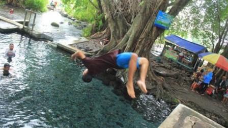 Umbul Manten, 1. Tempat Wisata Sejarah Candi Prambanan Klaten, 2. Tempat Wisata Air Umbul Ponggok Klaten, 3. Obyek Wisata Mata Air Cokro Tulung Klaten, 4. River Boarding di Kali Pusur Klaten, 5. Obyek Wisata Air Umbul Jolotundo Klaten, 6. Obyek Wisata Air Lepen Kencana Klaten, 7. Objek Wisata Air Umbul Kapilaler Klaten, 8. Wahana Liburan Galuh Tirto Nirmolo Klaten, 9. Tempat Wisata Kuliner Warung Apung Rowo Jombor Klaten, 10. Tempat Wisata Sejarah Candi Merak Klaten, 11. Wisata Museum Gula Gondang Winangoen Klaten, 12. Wisata Budaya Perajin tanduk kerbau Keprabon Klaten, 13. Tempat Wisata Alam Puncak Clongop Klaten, 14. Tempat Wisata Sejarah Candi Lumbung Klaten, 15. Tempat Wisata Sejarah Candi Sewu Klaten, 16. Ziarah ke Makam Sunan Pandanaran Klaten, 17. Candi Plaosan, 18. Taman Lampion Klaten, 19. Deles Indah, 20. Pemandian Lumban Tirto, 21. Umbul Manten, 22. Candi Sojiwan, 23. Umbul Tirto Mulyono dan Tirto Mulyani, 24. Hutan Kota Gergunung, 25. Candi Bubrah, 26. Candi Gana, 27. Kebun Rambutan Desa Tulung, 28. Bukit Sidoguro, 29. Bukit Petung, 30. Taman 1000 Pelangi, 31. Gunung Watu Prahu, 32. Agrowisata Bonsai, 33. Taman Kamboja Klaten, 34. Umbul Nilo, 35. Umbul Gedaren, 36. Embung Tirto Mulyo, 37. Curug Indah Tegalrejo, 38. Sendang Gemuling, 39. Wisata Kali Talang, 40. Taman Bunga Kebon Asri, 41. Bukit Cinta Klaten