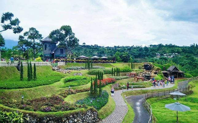 Wana Wisata Cipelang via Altundo, 1. Wisata Pantai Cibangban, 2. Objek Wisata Goa Buniayu, 3. Tempat Wisata Pantai Ujung Genteng Sukabumi, 4. Wisata Pantai Cimaja, 5. Tempat Wisata Taman Rekreasi Selabintana Sukabumi, 6. Situ Gunung Sukabumi, 7. Kawah Ratu Sukabumi, 8. Rafting di Sungai Citarik, 9. Berwisata ke Kampung Ciptagelar Sukabumi, 10. Objek Wisata Arung Jeram Sungai Cicatih, 11. Tempat Wisata Geopark Ciletuh Sukabumi, 12. Tempat Wisata Situ Sukarame di Sukabumi, 13. Curug Sawer Sukabumi, 14. Wana Wisata Cipelang, Wisata Alam Pegunungan Sukabumi, 15. Objek wisata Pondok Halimun Sukabumi, 16. Objek Wisata Megalitik Cengkuk Sukabumi, 17. Objek Wisata Sumber Air Panas Cikundul Sukabumi, 18. Penangkaran Penyu Hijau di Pantai Pangumbahan, 19. Objek Wisata Alam Curug Cibeureum Sukabumi, 20. Tebing Panenjoan, 21. Objek Wisata Curug Cimarinjung Sukabumi, 22. Liburan ke Pantai Citepus Sukabumi, 23. Pantai Cikembang Sukabumi, 24. Curug Sentral Kebandungan, 25. Pantai Cipanarikan Sukabumi, 26. Pantai Amanda Ratu, 27. Bukit Karang Numpang, 28. Ryzzy Azzahra Waterpark, 29. Waterboom Nagrak, 30. Liburan ke Pantai Cibongkok Sukabumi, 31. Berwisata ke Pantai Ombak Tujuh Sukabumi, 32. Liburan Seru ke Pantai Cibuaya Sukabumi, 33. Rekreasi ke Pantai Karang Hawu Sukabumi, 34. Liburan yang Asyik ke Curug Awang Sukabumi, 35. Objek wisata Curug Cikaso Sukambumi, 36. Liburan Seru ke Curug Cigangsa Sukabumi, 37. Mengunjungi Curug Sentral Kabandungan nan Eksotis, 38. Nyebur ke Curug Sodong yang Adem, 39. Wisata Seru ke Curug Bibijilan Sukabumi, 40. Mengintip Curug Cirajeg yang Tersembunyi, 41. Curug Gentong nan cantik dan menawan, 42. Melihat Keindahan Danau Batu Bacan Sukabumi, 43. Berendam di Pemandian Air Panas Cisolok, 44. Gua Lalay Sukabumi Jawa Barat, 45. Taman Nasional Gunung Halimun Salak Sukabumi, 46. Taman Rekreasi Danau Lido Sukabumi, 47. Pantai Cicaladi, 48. Halimun Adventure Journey, 49. Rumah Fantasi, 50. Bravo Adventure, 51. Karang Aji Beach Villa, 52. Bukit Sabak, 53. Sabana Puncak Pilar, 54. Santa Sea Waterpark, 55. Jembatan Situ Gunung, 56. Geyser Cisolok, 57. Karang Para, 58. Curug Caweni, 59. Wisata Bukit Baros, 60. Camp Bravo, 61. Puncak Peuyeum, 62. Curug Cikanteh Sukabumi