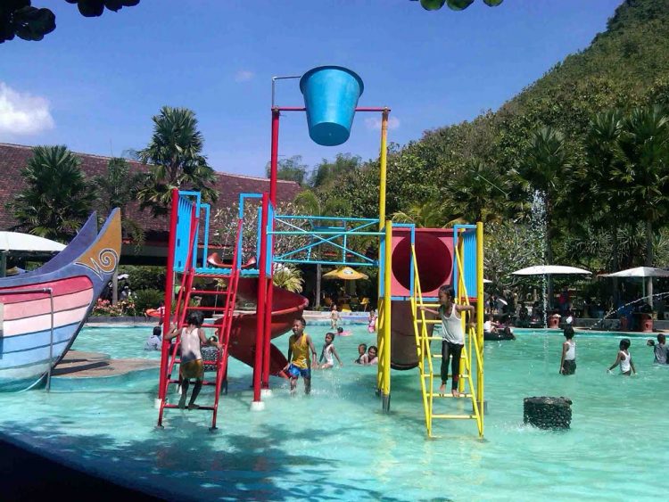 Wahana Liburan Seru Waterboom Niagara di Jember, 1. Tempat Wisata Pantai Pasir Putih Malikan (Papuma) Jember, 2. Tempat Wisata Pantai Watu Ulo Jember, 3. Tempat Wisata Keluarga Pantai Bandealit di Jember, 4. Tempat Wisata Pantai Puger di Jember, 5. Obyek Wisata Keluarga Tiara Waterpark di Jember, 6. Objek Wisata Keluarga Pemandian Kebon Agung di Jember, 7. Tempat Wisata Edukasi Taman Botani Jember, 8. Wahana Liburan Seru Waterboom Niagara di Jember, 9. Destinasi Wisata Populer Kawasan Puncak Rembangan di Jember, 10. Tempat Wisata Alam Air Terjun Tancak di Jember, 11. Tujuan Wisata Keluarga Pemandian Patemon di Jember, 12. Tempat Wisata Sejarah Situs Duplang di Jember, 13. Obyek Wisata Pantai Paseban di Jember, 14. Obyek Wisata Pemandian Rembangan di Jember, 15. Obyek Wisata Menarik Loko Lori di Jember, 16. Tempat Wisata Alam Air Terjun Antrokan di Jember, 17. Kafe Kolong di Jember, 18. Obyek Wisata Bedadung di Jember (Sudah Tutup), 19. Wisata ke Perkebunan Teh Gunung Gambir di Jember, 20. Obyek Wisata Pemandian Oleng Sibutong di jember, 21. Kimo Swimming Pool, 22. Air Terjun Manggisan, 23. Air Terjun Sumber Salak, 24. Pantai Payangan, 25. Pantai Rowo Cangak, 26. Pantai Teluk Love, 27. Agrowisata Tembakau, 28. Wisata Agro Glantangan, 29. Dira Park, 30. Agrowisata Mumbul Garden Jember, 31. Taman Nasional Meru Betiri, 32. Museum Tembakau Jember, 33. Pabrik Kopi Gumitir Jember, 34. Pulau Nusa Barong Jember, 35. Agrowisata Kopi dan Kakao, 36. Air Terjun Watu Ombo, 37. Air Terjun Lereng Raung, 38. Air Terjun Sumber Salak, 39. Taman Galaxy, 40. Bukit SJ 88, 41. Air Terjun Mandigu, 42. Goa Jepang