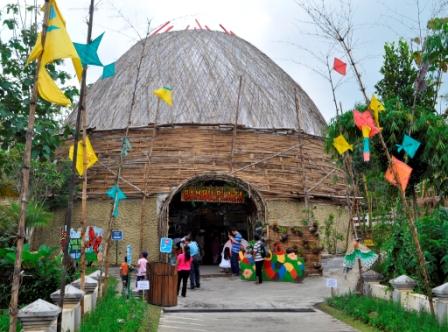 Wahana Wisata Eco Green Park Malang, 1. Wisata Pantai Batu Bengkung Malang, 2. Wisata Batu Night Spectacular (BNS) Malang, 3. Wisata Jatim Park 1, 4. Wahana Wisata Jatim Park 2 Malang, 5. Alun-alun kota Malang, 6. Wisata Petik Apel Malang, 7. Masjid Tiban Malang, 8. Wisata Alam Air Terjun Coban Rondo Malang, 9. Wahana Wisata Eco Green Park Malang, 10. Wisata Museum Angkut Malang, 11. Wisata Pulau Sempu Malang, 12. Wisata Pantai Balekambang Malang, 13. Objek Wisata Bendungan Karangkates Malang, 14. Wahana Wisata Wendit Water Park Malang, 15. Tempat wisata Alam Selecta Malang, 16. Objek Wisata Agrowisata Wonosari Malang, 17. Wahana Wisata Taman Rekreasi Sengkaling Malang, 18. Wisata Kuliner dan Edukasi di Inggil Museum Resto Malang, 19. Wisata Alam Menikmati Kecantikan Alam Ala Omah kayu Malang, 20. Objek Wisata Uji Adrenalin Wisata Paralayang Malang, 21. Wisata Alam 7 Air Terjun Sumber Pitu Malang, 22. Berwisata Menikmati Keperawanan Pantai Sipelot Malang, 23. Tempat Wisata Edukasi Museum Kesehatan Jiwa Malang, 24. Wisata Alam Sumber Air Krabyakan Malang, 25. Wisata Pantai Ngliyep nan Indah di Malang, 26. Wisata Sejarah di Museum D’Topeng Malang, 27. Objek Wisata Panen Madu di Agro Tawon Rimba Raya Malang, 28. Wisata Sejarah Gerbong Maut di Museum Brawijaya Malang, 29. Wisata Edukasi Museum Malang Tempo Doeloe, 30. Objek Wisata Pemandian Air Panas Cangar Batu Malang, 31. Objek Wisata Secret zoo Kebun Binatang Batu Malang, 32. Tempat Wisata Kuliner Es Krim Legendaris di Toko Oen Malang, 33. Mata Air Sumber Sirah, 34. Coban Nirwana atau Coban Mbok Karimah, 35. Pemandian Kalireco Lawang, 36. Teluk Bidadari, 37. Banyu Anjlok, 38. Wisata Tubing Wringinanom, 39. Coban Tundo, 40. Pantai Kedung Celeng, 41. Air Terjun Coban Pelangi, 42. Gua Lo Bangi, 43. Ndayung Rafting, 44. Waduk Selorejo Malang, 45. Pantai Tiga Warna Malang, 46. Teluk Kletekan Malang, 47. Pantai Lenggoksono Malang, 48. Pantai Bajul Mati Malang, 49. Jawa Timur Park 3, 50. Kampung Warna Warni Jodipan, 51. Candi Badut, 51. Sumber Jenon, 52. Wisata Pujon Kidul, 53. Pantai Sendang Biru, 54. Hawai Waterpark, 55. Pura Luhur Giri Arjuno, 56. Museum Tubuh, 57. Kusuma Waterpark, 58. Candi Songgoriti, 59. Taman Singha Merjosari, 60. Taman Kelinci, 61. Candi Singosari, 62. Pura Luhur Giri Arjuno, 63. Masjid Agung Malang, 64. Masjid Annur Batu, 65. Coban Rais, 66. River Tubing di Sungai Amprong, 67. Sumber Maron, 68. Coban Jahe, 69. Coban Talun, 70. Coban Parang Tejo, 71. Coban Gintung, 72. Coban Sewu, 73. Coban Putri, 74. Rafting Kaliwatu, 75. Sumber Taman, 76. Bukit Bulu, 77. De Tjangkul Batu, 78. Taman Labirin Coban Rondo, 79. Bukit Binglis, 80. Bukit Cinta, 81. Bukit Bintang, 82. Bukit Teletubbies, 83. Bukit Asmoro, 84. Bukit Budug Asu, 85. Pantai Banyu Meneng, 86. Pantai Selok, 87. Pantai Sendiki, 88. Pantai Goa Cina, 89. Pantai Sendang Biru, 90. Pantai Watu Leter, 91. Pantai Wedi Awu, 92. Pantai Jonggring Saloko, 93. Pantai Wedi Putih, 94. Pantai Bangsong, 95. Pantai Teluk Asmoro, 96. Pantai Telok, 97. Pantai Parang Dowo, 98. Pantai Jolangkung, 99. Pantai Tomen
