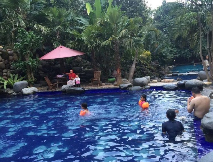 Watu Gunung Ungaran, 1. Wisata Pantai Maron, 2. Wisata Lawang Sewu di Semarang, 3. Kampoeng Wisata Taman Lele di Semarang, 4. Wisata Pantai Marina, 5. Wisata Pantai Tirang di Semarang, 6. Berwisata di Masjid Agung Jawa Tengah (MAJT), 7. Wisata Air Terjun Kali Pancur di Semarang, 8. Wisata Pagoda Buddhagaya Watugong di Semarang, 9. Taman Rekreasi Wonderia di Semarang, 10. Wisata Curug Benowo di Semarang, 11. Wisata Goa Kreo Semarang, 12. Wisata Sam Poo Kong, 13. Wisata Museum Ronggowarsito, 14. Berwisata ke Kota Lama Semarang, 15. Berwisata ke Komplek Pecinan Semarang, 16. Jalan Pahlawan Semarang, 17. Pasar Rakyat Simpang Lima, 18. Wisata Hutan Tinjomoyo di Semarang, 19. Wisata Kebun Binatang Mangkang di Semarang, 20. Wisata Tugu Muda, 21. Wisata Museum Mandala Bakti di Semarang, 22. Wisata Bukit Gombel di Semarang, 23. Wisata Water Blaster Bukit Candi Golf di Semarang, 24. Wisata Stasiun Tawang di Semarang, 25. Wisata ke Masjid Menara (Layur) di Semarang, 26. Wisata ke BSB (Bukit Semarang Baru), 27. Maerokoco Semarang, 28. Wisata Taman KB (wisata kuliner) di Semarang, 29. Wisata Brown Canyon, 29. Jalan Pandanaran (pusat jajanan semarang), 30. Wisata Keluarga New Bandungan Indah Waterpark, 31. Museum Muri di Semarang, 33. Candi Gedong Songo + Pemandian Air Panas, 34. Kebun Teh Medini di Semarang , 35. Air terjun + Pemandian Air Panas Gonoharjo, 36. Curug Lawe di Semarang, 37. Kebun Karet BSB di Semarang, 38. Wisata Gelora Jati Diri di Semarang, 39. Kebun Buah Boja, 40. Tempat Wisata Taman Unyil Ungaran, 41. Pemancingan Baron, 42. Umbul Sidomukti, 43. Lembah Kalipancur, 44. Waduk Diponegoro, 45. Saloka Theme Park, 46. Masjid Kapal Semarang, 47. Taman Bunga Bandungan, 48. Flower Farm Setiya Aji, 49. Kebun Durian Semarang, 50. Watu Gunung Ungaran, 51. Air Terjun Semirang, 52. Pura Agung Giri Natha, 53. Semarang Gallery, 54. Kampung Batik, 55. Kampung Tematik Jawi, 56. Kampoeng Kopi Banaran, 58. Taman Djamoe Indonesia, 59. Old City 3D Trick Art Museum, 60. Goa Rong View, 61. Jembatan Biru Ambarawa, 62. La Kana Chapel, 63. Gereja Blenduk, 64. Museum Satria, 65. Semarang Fair (PRPP), 66. Hutan Penggaron, 67. Hutan Mangrove, 68. Pasar Johar disaat Dugderan, 69. Wisata Kuliner Lumpia Semarang, 70. Pondok Kopi Sidomukti Ungaran, 71. Wisata Susan SPA Bandungan, 72. Jembatan Harapan, 73. Hutan Pinus, 74. Kamu Pecinta Sambal? Cobain ke Waroeng Kaligarong!