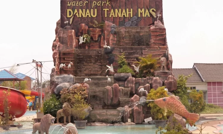 Waterpark Danau Tanah Mas, 1. Obyek Wisata Jembatan Ampera dan Sungai Musi di Palembang, 2. Tempat Wisata Religi Masjid Cheng Hoo Palembang, 3. Obyek Wisata Bukit Siguntang di Palembang, 4. Tempat Wisata Sejarah Museum Sultan Mahmud Badaruddin II Palembang, 5. Tempat Wisata Sejarah Benteng Kuto Besak di Palembang, 6. Wisata Religi Masjid Agung Sultan Mahmud Badaruddin I Palembang, 7. Objek Wisata Gedung Kantor Walikota Palembang, 8. Tempat Wisata Keluarga Kembang Iwak Family Park di Palembang, 9. Tempat Wisata Alam Hutan Punti Kayu di Palembang, 10. Tempat Wisata Sejarah Taman Purbakala Kerajaan Sriwijaya di Palembang, 11. Tempat Wisata Kuliner Kampung Kapitan di Palembang, 12. Objek Wisata Monumen perjuangan rakyat Palembang, 13. Obyek Wisata Pulau Kemaro di Palembang, 14. Tempat Wisata Alam Air Terjun Lematang Indah , 15. Obyek Wisata Gunung Dempo, 16. Tempat Wisata Alam Air Terjun Bidadari di Lahat, 17. Obyek Wisata Alam Air Terjun Maung (Curup Maung), 18. Tempat Wisata Kuliner Terkenal Martabak HAR di Palembang, 19. Tempat Wisata Kuliner Pempek Candy di Palembang, 20. Tempat Wisata Kuliner Pempek SAGA di Palembang, 21. Arung Jeram Sungai Manna, 22. Waterboom OPI Jakabaring, 23. The Amanzi Waterpark CitraGrand City, 24. Fantasy Island Palembang, 25. Danau Ranau, 26. Kolam Renang Lumban Tirta, 27. Museum Negeri Balaputra Dewa, 28. Kampung Arab Palembang, 29. Rumah Rakit Sungai Musi, 30. Palembang Bird Park, 31. Pelabuhan Tanjung Api-Api, 32. Masjid Lawang Kidul, 33. Tangga 2001, 34. Tugu Belido, 35. Kopi Roda, 36. Bayt Al-Quran Raksasa, 37. Sungai Gerong, 38. Goa Putri, 39. Sekanak Sidewalk, 40. Danau OPI, 41. Museum Tekstil Palembang, 42. Waterpark Danau Tanah Mas, 43. Taman Pelangi, 44. Bukit Golf, 45. Klenteng Chandra Nadi, 46. G Art Studio, 47. Pulau Maspari, 48. Gelora Sriwijaya, 49. Warung Apung Sungai Musi, 50. Air Terjun Kematang Indah, 51. Kebun Teh Dempo