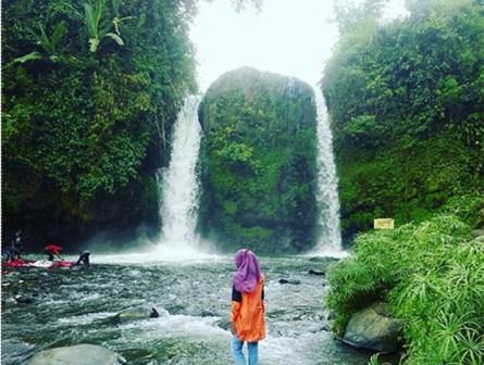 Wisata Curug Penganten Tegal, 1. Pemandian Air Panas Guci, 2. Pantai Purwahamba Indah, 3. Tirta Waduk Cacaban , 4. Agro Wisata Loco Antik , 5. Curug Cantel Bumijawa, 6. Curug Putri , 7. Pantai Alam Indah, 8. Bahari Waterpark Tegal, 9. Wana Wisata Clirit View, 10. Rita Park, 11. Alun-alun Kota Tegal, 12. Taman Rakyat Slawi Ayu, 13. Guci Forest, 14. Sulaku Bumijawa Park, 15. Taman Anggrek Tuwel Guci, 16. Guciku Hot Waterboom, 17. The Baron Hill of Guci, 18. Waterboom Yogya, 19. Konsorsium Rumah Wayang, 20. Bukit Goa Lawa atau Bukit Batu Agung, 21. Danau Beko Margasari, 22. Jembatan Gantung Danawarih, 23. Kawasan Konservasi Karang Jeruk, 24. Wisata Kesehatan Jamu (WKJ) Kalibakung, 25. Monumen Bahari, 26. Curug Pitu Margasari, 27. Situs Manusia Purba Semedo, 28. Pantai Muarareja Indah, 29. Taman Poci, 30. Curug Jejeg, 31. Curug Luhur, 32. Curug Kembar, 33. Kolam Renang Samudra Slawi, 34. Bukit Rangkok Pagerwangi, 35. Kebun Melati Maribaya, 36. Curug Penganten, 37. Pacific Mall, 38. Bukit Bintang Guci, 39. Curug Sentul Cawitali, 40. Curug Jedor Guci, 41. Curug Longan, 42. Kolam Renang Hj. Muriyah Slawi, 43. Telaga Air Cempaka, 44. Gunung Tanjung