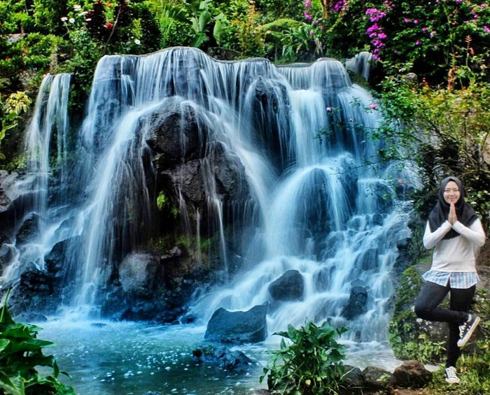 Wisata Air Curug Tilu, 1. Gunung Tangkuban Perahu, 2. Trans Studio Bandung, 3. Wisata Kawah Putih Ciwidey, 4. Curug Dago di Bandung, 5. Wisata Belanja Pasar Baru di Bandung, 6. Wisata Edukasi Observatorium Bosscha di Bandung, 7. Wisata Alam Danau Situ Patenggang di Bandung, 8. Wisata Air Panas Ciater, 9. Wisata Kampung Gajah di Bandung (Tutup Permanen), 10. Tempat Wisata Kebun Binatang di Bandung, 11. Wisata Rumah Mode Bandung, 12. Wisata Seni Saung Angklung Udjo Di Bandung, 13. Wisata Edukasi Museum Geologi Bandung, 14. Paskal Food Market, 15. Rumah Strawberry Ciwidey, 16. Cihampelas Walk, 17. Museum Konferensi Asia Afrika, 18. Museum Sri Baduga Bandung, 19. Taman Lalu Lintas Ade Irma Suryani, 20. Kolam Renang Karang Setra, 21. Taman Wisata Alam Maribaya, 22. Kawasan Punclut Bandung Utara, 23. Kebun Bunga Cihideung, 24. Tempat Wisata De’Ranch, 25. Wisata Kuliner Floating Market, 26. Perkebunan Teh Rancabali, 27. Wisata Air Panas Ciwalini, 28. Wisata Bumi Perkemahan Ranca Upas, 29. Little Seoul Bandung, 30. Dusun Bambu Lembang, 31. Taman Hutan Raya Ir Djuanda, 32. Curug Upas, 33. Ciwidey Valley Resort, 34. Sendang Kahuripan, 35. Situ Cileunca, 36. Taman Balai Kota, 37. Gunung Puntang, 38. Stone Garden, 39. Chinatown Bandung, 40. Bird Pavilion, 41. Curug Malela, 42. Tebing Keraton, 43. Puncak Bintang, 44. Amazing Art World, 45. Street Gourmet, 46. Curug Cimahi, 47. Tafso Barn, 48. Sanghyang Heuleut, 49. The Great Asia Afrika, 50. Tebing Citatah, 51. Jalan Braga, 52. D’Dieuland, 53. Jembatan Kereta Api Cikudapateuh Ciwidey, 54. Upside Down World Bandung, 55. Orchid Forest Cikole, 56. Kebun Teh Sukawana, 57. Kampoeng Tulip, 58. Kampung Pasir Ipis, 59. Kebun Bunga Begonia, 60. Wisata Grafika Cikole, 61. Pine Forest Camp Lembang, 62. The Lodge Maribaya, 63. Farm House Susu Lembang, 64. Glamping Lakeside, 65. Curug Keraton Cibodas, 66. Curug Layung Lembang, 67. Curug Tilu Leuwi Opat, 68. Jendela Alam, 69. Ciwangun Indah Camp (CIC) Lembang, 70. Taman Miniatur Kereta Api, 71. Lereng Anteng Panoramic Coffee, 72. Gunung Putri Lembang, 73. Kawasan Berkuda Ganesha H Equestrian, 74. Bukit Labyrinth Ganesha H Equestrian, 75. Bukit Pangjebolan Lembang, 76. Argowisata Kawah Rengganis, 77. Pemandian Air Panas Ciwalini, 78. Curug Cipanji Bandung, 79. Wisata Air Curug Tilu, 80. Bukit Jamur Rancabolang Ciwidey, 81. Barusen Hills, 82. Kampung Cai Rancaupas, 83. Bumi Perkemahan Ranca Cangkuang, 84. Cimanggu Hot Spring & Cottage, 85. Taman Kelinci Ciwidey, 86. Danau eMTe Highland Resort, 87. Green Hill Park TWA Cimanggu