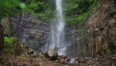 Air Terjun Kali Pancur , 1. Candi Gedong Songo, 2. Lawang Sewu , 3. Masjid Agung Jawa Tengah , 4. Pagoda Buddhagaya Watugong , 5. Umbul Sidomukti, 6. Sam Poo Kong, 7. Tugu Muda Semarang , 8. Masjid Kauman Semarang , 9. Semarang Contemporary Art Gallery, 10. Taman Srigunting , 11. Old City 3D Art Museum , 12. Puri Maerokoco, 13. Setiya Aji Flower Farm, 14. Wisata Gunung Kelir, 15. Hutan Pinus Kayon , 16. Goa Kreo dan Waduk Jatibarang , 17. Pantai Marina, 18. Taman Rekreasi Wonderia , 19. Bantir Hills, 20. Bukit Rong , 21. Museum Kereta Api Ambarawa , 22. La Kana White Chapel , 23. Bukit VW Semarang , 24. The Hills , 25. Kampoeng Wisata Taman Lele , 26. Wisata Eling Bening , 27. Taman Tabanas, 28. Benteng Pendem Ambarawa, 29. Curug Lawe , 30. Kota Lama , 31. Pantai Tirang , 32. Air Terjun Kali Pancur , 33. Banjir Kanal Barat , 34. Kebun Binatang Semarang , 35. Taman Wisata Tinjomoyo, 36. Water Blaster Bukit Candi Golf , 37. Simpang Lima Semarang , 38. Brown Canyon , 39. Rawa Pening  , 40. Kampung Wisata Rawa , 41. Goa Tirta Mulya 