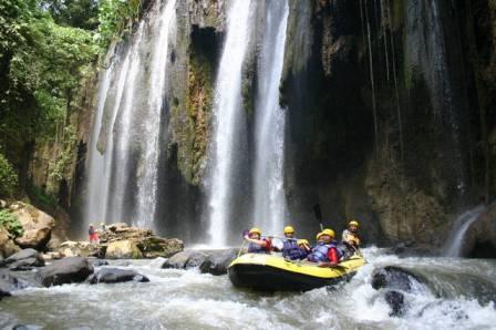 Arung Jeram Songa Probolinggo, 1. Gunung Bromo, 2. Pantai Pasir Putih, 3. Telaga Sarangan, 4. Ranu Kumbolo Gunung Semeru, 5. Pulau Sempu, 6. Pantai Plengkung, 7. Pantai Bandealit, 8. Pantai Sendang Biru, 9. Pulau Merah, 10. Pantai Balekambang, 11. Kawah Ijen Banyuwangi , 12. Jawa Timur Park (Jatim Park) 1, 13. House of Sampoerna, 14. Wisata Bahari Lamongan , 15. Pantai Papuma Jember, 16. Gunung Kelud Kediri, 17. Maharani Zoo & Goa, 18. Pemandian Air Panas Cangar Jawa Timur, 19. Arung Jeram Songa Probolinggo, 20. Air Terjun Madakaripura Probolinggo, 21. Air Terjun Coban Rondo, 22. Puncak B-29, 23. Simpang Lima Gumul – KEDIRI, 24. Gumul Paradise Island Kediri, 25. Taman Langit Gunung Banyak, 26. Jatim Park 2 Malang, 27. Taman Rekreasi Selecta, 28. Wisata Bukit Jaddhih, 29. Air Terjun Dlundung, 30. Predator Fun Park Batu, 31. Eco Green Park, 32. Taman Bungkul, 33. Pantai Batu Bengkung, 34. Air Terjun Putuk Truno, 35. The Grand Taman Safari Prigen Jawa Timur, 36. Pantai Kelapa Tuban, 37. Air Terjun Sedudo