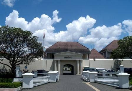 Museum Benteng Vredeburg, 1. Wisata Candi Prambanan, 2. Wisata Air Terjun Sri Gethuk, 3. Curug Indah Tegalrejo, 4. Pasar Beringharjo, 5. Sindu Kusuma Edupark (SKE), 6. Tugu Jogja, 7. Museum Benteng Vredeburg, 8. Taman Pintar Yogyakarta, 9. Gumuk Pasir Parangkusumo, 10. The Lost World Castle, 11. Wisata Istana Ratu Boko, 12. Pantai Pok Tunggal, 13. Pantai Parangtritis, 14. Pantai Baron, 15. Pantai Siung, 16. Pabrik Gula Madukismo, 17. Museum Mini Sisa Hartaku, 18. Museum Affandi, 19. Museum Sonobudoyo Siung, 20. Wisata Kotagede , 21. Keraton Ngayogyakarta Hadiningrat, 22. Kebun Binatang Gembira Loka, 23. Jalan Malioboro, 24. Kampung Wisata Taman Sari, 25. Hutan Pinus Mangunan, 26. Kebun Buah Mangunan Jogja, 27. Pantai Timang, 28. Wisata Goa Selarong, 29. Wisata Alam Kalibiru, 30. Cave Tubing di Goa Pindul, 31. Candi Sambisari, 32. Wisata Candi Plaosan, 33. “Cahaya Surga” di Gua Jomblang, 34. Bukit Parang Endog, 35. Bukit Bintang Jogja, 36. Pantai Indrayanti, 37. Pantai Jogan, 38. Pantai Sundak, 39. Pantai Krakal, 40. Goa Gelatik, 41. Cave Tubing Kalisuci, 42. Pantai Sadranan, 43. The World Landmarks Merapi Park, 44. Transmart Carrefour Maguwo, 45. Pantai Nglambor , 46. Jogja Bay Waterpark (Tutup Sementara), 47. Kebun Teh Nglinggo Jogja, 48. Tebing Breksi, 49. Wisata Hutan Mangrove Wana Tirta, 50. Taman Nasional Gunung Merapi, 51. Jurang Tembelan, 52. Gunung Api Purba Nglanggeran, 53. Candi Ijo D.I. Yogyakarta, 54. Alun-alun Kidul, Jogja, 55. Taman Pelangi Monjali, 56. Jalan Prawirotaman, 57. Titik Nol Yogyakarta, 58. Taman Budaya Yogyakarta, 59. Ekowisata Sungai Mudal, 60. Pojok Beteng, 61. HeHa Sky View, 62. HeHa Ocean View, 63. Tumpeng Menoreh, 64. Rumah Jembarati (Tutup), 65. Studio Alam Glampong, 66. Bukit Panguk Kediwung, 67. Curug Pulosari, 68. Seribu Batu Songgo Langit, 69. Embung Langensari, 70. Pantai Ngrawe (MESRA)