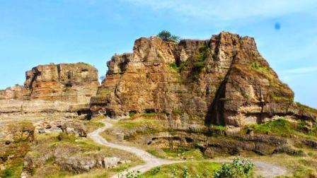 1. Wisata Pantai Maron, 2. Wisata Lawang Sewu di Semarang, 3. Kampoeng Wisata Taman Lele di Semarang, 4. Wisata Pantai Marina, 5. Wisata Pantai Tirang di Semarang, 6. Berwisata di Masjid Agung Jawa Tengah (MAJT), 7. Wisata Air Terjun Kali Pancur di Semarang, 8. Wisata Pagoda Buddhagaya Watugong di Semarang, 9. Taman Rekreasi Wonderia di Semarang, 10. Wisata Curug Benowo di Semarang, 11. Wisata Goa Kreo Semarang, 12. Wisata Sam Poo Kong, 13. Wisata Museum Ronggowarsito, 14. Berwisata ke Kota Lama Semarang, 15. Berwisata ke Komplek Pecinan Semarang, 16. Jalan Pahlawan Semarang, 17. Pasar Rakyat Simpang Lima, 18. Wisata Hutan Tinjomoyo di Semarang, 19. Wisata Kebun Binatang Mangkang di Semarang, 20. Wisata Tugu Muda, 21. Wisata Museum Mandala Bakti di Semarang, 22. Wisata Bukit Gombel di Semarang, 23. Wisata Water Blaster Bukit Candi Golf di Semarang, 24. Wisata Stasiun Tawang di Semarang, 25. Wisata ke Masjid Menara (Layur) di Semarang, 26. Wisata ke BSB (Bukit Semarang Baru), 27. Maerokoco Semarang, 28. Wisata Taman KB (wisata kuliner) di Semarang, 29. Wisata Brown Canyon, 29. Jalan Pandanaran (pusat jajanan semarang), 30. Wisata Keluarga New Bandungan Indah Waterpark, 31. Museum Muri di Semarang, 33. Candi Gedong Songo + Pemandian Air Panas, 34. Kebun Teh Medini di Semarang , 35. Air terjun + Pemandian Air Panas Gonoharjo, 36. Curug Lawe di Semarang, 37. Kebun Karet BSB di Semarang, 38. Wisata Gelora Jati Diri di Semarang, 39. Kebun Buah Boja, 40. Tempat Wisata Taman Unyil Ungaran, 41. Pemancingan Baron, 42. Umbul Sidomukti, 43. Lembah Kalipancur, 44. Waduk Diponegoro, 45. Saloka Theme Park, 46. Masjid Kapal Semarang, 47. Taman Bunga Bandungan, 48. Flower Farm Setiya Aji, 49. Kebun Durian Semarang, 50. Watu Gunung Ungaran, 51. Air Terjun Semirang, 52. Pura Agung Giri Natha, 53. Semarang Gallery, 54. Kampung Batik, 55. Kampung Tematik Jawi, 56. Kampoeng Kopi Banaran, 58. Taman Djamoe Indonesia, 59. Old City 3D Trick Art Museum, 60. Goa Rong View, 61. Jembatan Biru Ambarawa, 62. La Kana Chapel, 63. Gereja Blenduk, 64. Museum Satria, 65. Semarang Fair (PRPP), 66. Hutan Penggaron, 67. Hutan Mangrove, 68. Pasar Johar disaat Dugderan, 69. Wisata Kuliner Lumpia Semarang, 70. Pondok Kopi Sidomukti Ungaran, 71. Wisata Susan SPA Bandungan, 72. Jembatan Harapan, 73. Hutan Pinus, 74. Kamu Pecinta Sambal? Cobain ke Waroeng Kaligarong!
