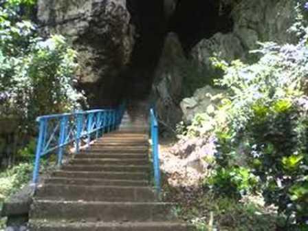 Wisata Goa Selarong di Jogja, 1. Wisata Candi Prambanan, 2. Wisata Air Terjun Sri Gethuk, 3. Curug Indah Tegalrejo, 4. Pasar Beringharjo, 5. Sindu Kusuma Edupark (SKE), 6. Tugu Jogja, 7. Museum Benteng Vredeburg, 8. Taman Pintar Yogyakarta, 9. Gumuk Pasir Parangkusumo, 10. The Lost World Castle, 11. Wisata Istana Ratu Boko, 12. Pantai Pok Tunggal, 13. Pantai Parangtritis, 14. Pantai Baron, 15. Pantai Siung, 16. Pabrik Gula Madukismo, 17. Museum Mini Sisa Hartaku, 18. Museum Affandi, 19. Museum Sonobudoyo Siung, 20. Wisata Kotagede , 21. Keraton Ngayogyakarta Hadiningrat, 22. Kebun Binatang Gembira Loka, 23. Jalan Malioboro, 24. Kampung Wisata Taman Sari, 25. Hutan Pinus Mangunan, 26. Kebun Buah Mangunan Jogja, 27. Pantai Timang, 28. Wisata Goa Selarong, 29. Wisata Alam Kalibiru, 30. Cave Tubing di Goa Pindul, 31. Candi Sambisari, 32. Wisata Candi Plaosan, 33. “Cahaya Surga” di Gua Jomblang, 34. Bukit Parang Endog, 35. Bukit Bintang Jogja, 36. Pantai Indrayanti, 37. Pantai Jogan, 38. Pantai Sundak, 39. Pantai Krakal, 40. Goa Gelatik, 41. Cave Tubing Kalisuci, 42. Pantai Sadranan, 43. The World Landmarks Merapi Park, 44. Transmart Carrefour Maguwo, 45. Pantai Nglambor , 46. Jogja Bay Waterpark (Tutup Sementara), 47. Kebun Teh Nglinggo Jogja, 48. Tebing Breksi, 49. Wisata Hutan Mangrove Wana Tirta, 50. Taman Nasional Gunung Merapi, 51. Jurang Tembelan, 52. Gunung Api Purba Nglanggeran, 53. Candi Ijo D.I. Yogyakarta, 54. Alun-alun Kidul, Jogja, 55. Taman Pelangi Monjali, 56. Jalan Prawirotaman, 57. Titik Nol Yogyakarta, 58. Taman Budaya Yogyakarta, 59. Ekowisata Sungai Mudal, 60. Pojok Beteng, 61. HeHa Sky View, 62. HeHa Ocean View, 63. Tumpeng Menoreh, 64. Rumah Jembarati (Tutup), 65. Studio Alam Glampong, 66. Bukit Panguk Kediwung, 67. Curug Pulosari, 68. Seribu Batu Songgo Langit, 69. Embung Langensari, 70. Pantai Ngrawe (MESRA)