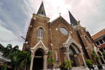 Wisata Gereja Perawan Maria Tak Berdosa , 1. Wisata Monumen Pahlawan, 2. Wisata patung Buddha dengan Empat Wajah , 3. Wisata Jembatan Merah , 4. Wisata Monumen Kapal Selam di Surabaya, 5. Taman Harmoni Keputih, 6. Wisata Museum WR. Soepratman , 7. Wisata Kelenteng Hong Tiek Hian, 8. Wisata Jembatan Suramadu, 9. Wisata Rumah Batik, 10. Wisata Monumen Bambu Runcing , 11. Wisata Ciputra Waterpark (Tutup), 12. Wisata Kebun Binatang Surabaya , 13. Wisata Hutan Mangrove Wonorejo, 14. Wisata Pantai Kenjeran, 15. Wisata Pasar Bunga Bratang , 16. Wisata Masjid Nasional Al-Akbar di Surabaya, 17. Wisata Gereja Perawan Maria Tak Berdosa , 18. Wisata Taman Bungkul , 19. Wisata Taman Apsari , 20. Taman Dr. Soetomo (Taman Korea) , 21. Wisata Taman Mayangkara di Surabaya, 22. Wisata Taman Pelangi , 23. Wisata Taman Mundu , 24. Taman Buah Undaan di Surabaya, 25. Wisata Taman Prestasi di Surabaya, 26. Wisata House of Sampoerna , 27. Surabaya North Quay, 28. Taman Gantung Surabaya, 29. Monumen Suroboyo – Suroboyo Park, 30. Jembatan Biru Kenjeran Surabaya, 31. Food Junction Grand Pakuwon, 32. Skate & BMX Surabaya, 33. Waterpark Kenjeran – Ria Beach Kenjeran, 34. Arca Joko Dolog Surabaya, 35. Monumen Patung Gubernur Suryo, 36. Masjid Ampel Surabaya, 37. Perpustakaan Bank Indonesia, 38. Kebun Bibit Wonorejo, 39. Museum Kesehatan Dr. Adhyatma, 40. Jalan Kembang Jepun, 41. THR (Taman Hiburan Rakyat), 42. Masjid Muhammad Cheng Hoo, 43. Kebun Bibit Ngagel Jaya (Kebun Bibit Wonorejo 2), 44. Museum Surabaya (Gedung Siola), 45. Monumen Jalesveva Jayamahe, 45. Taman Kenjeran Surabaya, 46. Jalan Tunjungan Surabaya, 47. Kampung Bulak Surabaya, 48. Gereja Kepanjen, Surabaya, 49. Klenteng Sanggar Agung, 50. Taman Sakura Keputih, 51. Suroboyo Carnival Park (Tutup), 52. G Walk Surabaya, 53. Hutan Bambu Keputih, 54. De Mata Trick Eye Museum (Tutup), 55. Kebun Bibit Surabaya, 56. Taman Pertanian Terpadu Balas Klumprik, 57. Kota Tua Surabaya, 58. Taman Cahaya, 59. Surya Park