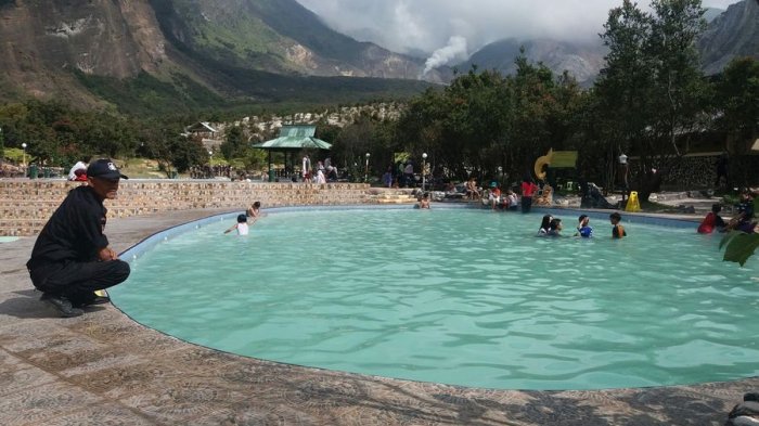 Wisata Gunung Papandayan via Tribunnews, 1. Wisata Gunung Papandayan , 2. Wisata Gunung Cikuray , 3. Wisata Gunung Guntur , 4. Tempat Wisata Situ Bagendit di Garut , 5. Wisata Situ dan Candi Cangkuang , 6. Wisata Pemandian Air Panas Cipanas, 7. Wisata Pemandian Air Panas Darajat , 8. Wisata Kawah Putih Talaga Bodas , 9. Wisata Arung Jeram Sungai Cimanuk , 10. Wisata Tebing Alam Batu Tumpang , 11. Wisata Pantai Santolo , 12. Wisata Pantai Sayang Heulang , 13. Wisata Pantai Rancabuaya , 14. Tempat Wisata Taman Satwa Cikembulan di Garut , 15. Wisata Curug Citiis , 16. Wisata Curug Orok , 17. Pantai Puncak Guha di Garut, 18. Wisata Pantai Cijeruk Indah, 19. Wisata Pantai Karang Paranje, 20. Kampung Sampireun, 21. Sabda Alam Cipanas, 22. Kawah Darajat Garut, 23. Curug Cimandi Racun, 24. Curug Sang Hyang Taraje, 25. Kebun Mawar Situhapa Garut, 26. Kawah Kamojang, 27. Pantai Cicalobak, 28. Pantai Taman Manalusu, 29. Perkebunan Teh Dayeuh Manggung, 30. Kolam Air Panas Cikarees, 31. Bukit Pilar Angin, 32. Leuweung Oko D’Great, 33. Leuwi Tonjong, 34. Bukit Palahlar, 35. Bukit Nangklak, 36. Pusat Konservasi Elang Kamojang, 37. Curug Cikawung, 38. Curug Cibadak, 39. Batu Patapaan, 40. Gunung Piramida Sadahurip, 41. Curug Nyogong, 42. Leuwi Korsi, 43. Leuwi Jurig, 44. Leuwi Jubleg, 45. Bukit Teletubbies Pasir Pogor, 46. Karacak Valley, 47. Cilopang Adventure Camp, 48. Papandayan Leisure Park, 49. River Tubing Cikaengan, 50. Curug Batu Nyusun, 51. Curug Ciarjuna, 52. Hutan Mati Gunung Papandayan
