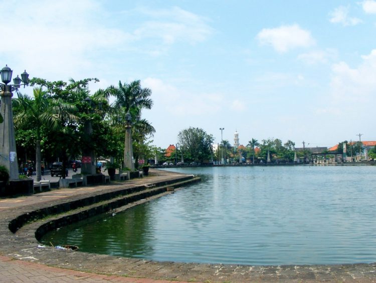 Wisata Danau Tawang di Semarang, 1. Wisata Pantai Maron, 2. Wisata Lawang Sewu di Semarang, 3. Kampoeng Wisata Taman Lele di Semarang, 4. Wisata Pantai Marina, 5. Wisata Pantai Tirang di Semarang, 6. Berwisata di Masjid Agung Jawa Tengah (MAJT), 7. Wisata Air Terjun Kali Pancur di Semarang, 8. Wisata Pagoda Buddhagaya Watugong di Semarang, 9. Taman Rekreasi Wonderia di Semarang, 10. Wisata Curug Benowo di Semarang, 11. Wisata Goa Kreo Semarang, 12. Wisata Sam Poo Kong, 13. Wisata Museum Ronggowarsito, 14. Berwisata ke Kota Lama Semarang, 15. Berwisata ke Komplek Pecinan Semarang, 16. Jalan Pahlawan Semarang, 17. Pasar Rakyat Simpang Lima, 18. Wisata Hutan Tinjomoyo di Semarang, 19. Wisata Kebun Binatang Mangkang di Semarang, 20. Wisata Tugu Muda, 21. Wisata Museum Mandala Bakti di Semarang, 22. Wisata Bukit Gombel di Semarang, 23. Wisata Water Blaster Bukit Candi Golf di Semarang, 24. Wisata Stasiun Tawang di Semarang, 25. Wisata ke Masjid Menara (Layur) di Semarang, 26. Wisata ke BSB (Bukit Semarang Baru), 27. Maerokoco Semarang, 28. Wisata Taman KB (wisata kuliner) di Semarang, 29. Wisata Brown Canyon, 29. Jalan Pandanaran (pusat jajanan semarang), 30. Wisata Keluarga New Bandungan Indah Waterpark, 31. Museum Muri di Semarang, 33. Candi Gedong Songo + Pemandian Air Panas, 34. Kebun Teh Medini di Semarang , 35. Air terjun + Pemandian Air Panas Gonoharjo, 36. Curug Lawe di Semarang, 37. Kebun Karet BSB di Semarang, 38. Wisata Gelora Jati Diri di Semarang, 39. Kebun Buah Boja, 40. Tempat Wisata Taman Unyil Ungaran, 41. Pemancingan Baron, 42. Umbul Sidomukti, 43. Lembah Kalipancur, 44. Waduk Diponegoro, 45. Saloka Theme Park, 46. Masjid Kapal Semarang, 47. Taman Bunga Bandungan, 48. Flower Farm Setiya Aji, 49. Kebun Durian Semarang, 50. Watu Gunung Ungaran, 51. Air Terjun Semirang, 52. Pura Agung Giri Natha, 53. Semarang Gallery, 54. Kampung Batik, 55. Kampung Tematik Jawi, 56. Kampoeng Kopi Banaran, 58. Taman Djamoe Indonesia, 59. Old City 3D Trick Art Museum, 60. Goa Rong View, 61. Jembatan Biru Ambarawa, 62. La Kana Chapel, 63. Gereja Blenduk, 64. Museum Satria, 65. Semarang Fair (PRPP), 66. Hutan Penggaron, 67. Hutan Mangrove, 68. Pasar Johar disaat Dugderan, 69. Wisata Kuliner Lumpia Semarang, 70. Pondok Kopi Sidomukti Ungaran, 71. Wisata Susan SPA Bandungan, 72. Jembatan Harapan, 73. Hutan Pinus, 74. Kamu Pecinta Sambal? Cobain ke Waroeng Kaligarong!