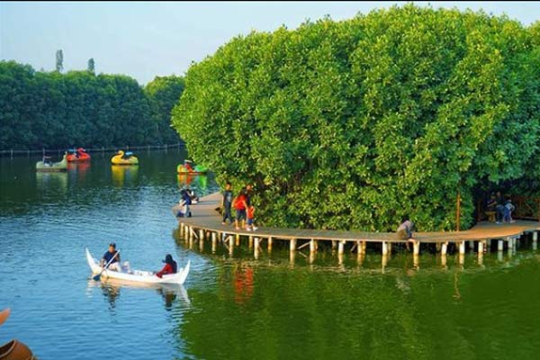 Wisata Maerokoco Semarang, 1. Wisata Pantai Maron, 2. Wisata Lawang Sewu di Semarang, 3. Kampoeng Wisata Taman Lele di Semarang, 4. Wisata Pantai Marina, 5. Wisata Pantai Tirang di Semarang, 6. Berwisata di Masjid Agung Jawa Tengah (MAJT), 7. Wisata Air Terjun Kali Pancur di Semarang, 8. Wisata Pagoda Buddhagaya Watugong di Semarang, 9. Taman Rekreasi Wonderia di Semarang, 10. Wisata Curug Benowo di Semarang, 11. Wisata Goa Kreo Semarang, 12. Wisata Sam Poo Kong, 13. Wisata Museum Ronggowarsito, 14. Berwisata ke Kota Lama Semarang, 15. Berwisata ke Komplek Pecinan Semarang, 16. Jalan Pahlawan Semarang, 17. Pasar Rakyat Simpang Lima, 18. Wisata Hutan Tinjomoyo di Semarang, 19. Wisata Kebun Binatang Mangkang di Semarang, 20. Wisata Tugu Muda, 21. Wisata Museum Mandala Bakti di Semarang, 22. Wisata Bukit Gombel di Semarang, 23. Wisata Water Blaster Bukit Candi Golf di Semarang, 24. Wisata Stasiun Tawang di Semarang, 25. Wisata ke Masjid Menara (Layur) di Semarang, 26. Wisata ke BSB (Bukit Semarang Baru), 27. Maerokoco Semarang, 28. Wisata Taman KB (wisata kuliner) di Semarang, 29. Wisata Brown Canyon, 29. Jalan Pandanaran (pusat jajanan semarang), 30. Wisata Keluarga New Bandungan Indah Waterpark, 31. Museum Muri di Semarang, 33. Candi Gedong Songo + Pemandian Air Panas, 34. Kebun Teh Medini di Semarang , 35. Air terjun + Pemandian Air Panas Gonoharjo, 36. Curug Lawe di Semarang, 37. Kebun Karet BSB di Semarang, 38. Wisata Gelora Jati Diri di Semarang, 39. Kebun Buah Boja, 40. Tempat Wisata Taman Unyil Ungaran, 41. Pemancingan Baron, 42. Umbul Sidomukti, 43. Lembah Kalipancur, 44. Waduk Diponegoro, 45. Saloka Theme Park, 46. Masjid Kapal Semarang, 47. Taman Bunga Bandungan, 48. Flower Farm Setiya Aji, 49. Kebun Durian Semarang, 50. Watu Gunung Ungaran, 51. Air Terjun Semirang, 52. Pura Agung Giri Natha, 53. Semarang Gallery, 54. Kampung Batik, 55. Kampung Tematik Jawi, 56. Kampoeng Kopi Banaran, 58. Taman Djamoe Indonesia, 59. Old City 3D Trick Art Museum, 60. Goa Rong View, 61. Jembatan Biru Ambarawa, 62. La Kana Chapel, 63. Gereja Blenduk, 64. Museum Satria, 65. Semarang Fair (PRPP), 66. Hutan Penggaron, 67. Hutan Mangrove, 68. Pasar Johar disaat Dugderan, 69. Wisata Kuliner Lumpia Semarang, 70. Pondok Kopi Sidomukti Ungaran, 71. Wisata Susan SPA Bandungan, 72. Jembatan Harapan, 73. Hutan Pinus, 74. Kamu Pecinta Sambal? Cobain ke Waroeng Kaligarong!