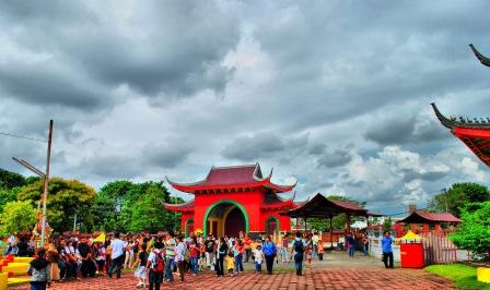 1. Wisata Pantai Maron, 2. Wisata Lawang Sewu di Semarang, 3. Kampoeng Wisata Taman Lele di Semarang, 4. Wisata Pantai Marina, 5. Wisata Pantai Tirang di Semarang, 6. Berwisata di Masjid Agung Jawa Tengah (MAJT), 7. Wisata Air Terjun Kali Pancur di Semarang, 8. Wisata Pagoda Buddhagaya Watugong di Semarang, 9. Taman Rekreasi Wonderia di Semarang, 10. Wisata Curug Benowo di Semarang, 11. Wisata Goa Kreo Semarang, 12. Wisata Sam Poo Kong, 13. Wisata Museum Ronggowarsito, 14. Berwisata ke Kota Lama Semarang, 15. Berwisata ke Komplek Pecinan Semarang, 16. Jalan Pahlawan Semarang, 17. Pasar Rakyat Simpang Lima, 18. Wisata Hutan Tinjomoyo di Semarang, 19. Wisata Kebun Binatang Mangkang di Semarang, 20. Wisata Tugu Muda, 21. Wisata Museum Mandala Bakti di Semarang, 22. Wisata Bukit Gombel di Semarang, 23. Wisata Water Blaster Bukit Candi Golf di Semarang, 24. Wisata Stasiun Tawang di Semarang, 25. Wisata ke Masjid Menara (Layur) di Semarang, 26. Wisata ke BSB (Bukit Semarang Baru), 27. Maerokoco Semarang, 28. Wisata Taman KB (wisata kuliner) di Semarang, 29. Wisata Brown Canyon, 29. Jalan Pandanaran (pusat jajanan semarang), 30. Wisata Keluarga New Bandungan Indah Waterpark, 31. Museum Muri di Semarang, 33. Candi Gedong Songo + Pemandian Air Panas, 34. Kebun Teh Medini di Semarang , 35. Air terjun + Pemandian Air Panas Gonoharjo, 36. Curug Lawe di Semarang, 37. Kebun Karet BSB di Semarang, 38. Wisata Gelora Jati Diri di Semarang, 39. Kebun Buah Boja, 40. Tempat Wisata Taman Unyil Ungaran, 41. Pemancingan Baron, 42. Umbul Sidomukti, 43. Lembah Kalipancur, 44. Waduk Diponegoro, 45. Saloka Theme Park, 46. Masjid Kapal Semarang, 47. Taman Bunga Bandungan, 48. Flower Farm Setiya Aji, 49. Kebun Durian Semarang, 50. Watu Gunung Ungaran, 51. Air Terjun Semirang, 52. Pura Agung Giri Natha, 53. Semarang Gallery, 54. Kampung Batik, 55. Kampung Tematik Jawi, 56. Kampoeng Kopi Banaran, 58. Taman Djamoe Indonesia, 59. Old City 3D Trick Art Museum, 60. Goa Rong View, 61. Jembatan Biru Ambarawa, 62. La Kana Chapel, 63. Gereja Blenduk, 64. Museum Satria, 65. Semarang Fair (PRPP), 66. Hutan Penggaron, 67. Hutan Mangrove, 68. Pasar Johar disaat Dugderan, 69. Wisata Kuliner Lumpia Semarang, 70. Pondok Kopi Sidomukti Ungaran, 71. Wisata Susan SPA Bandungan, 72. Jembatan Harapan, 73. Hutan Pinus, 74. Kamu Pecinta Sambal? Cobain ke Waroeng Kaligarong!