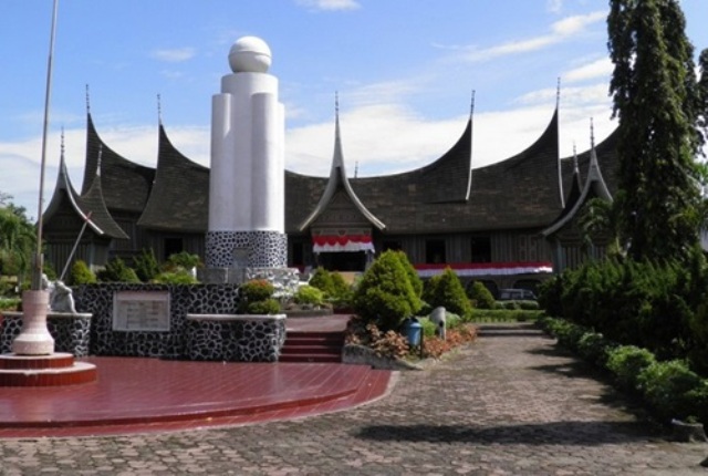 Wisata Sejarah Museum Adityawarman di Padang
