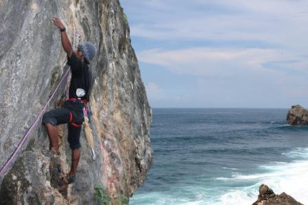 Wisata Panjat Tebing di Pantai Siung Jogja, 1. Wisata Candi Prambanan, 2. Wisata Air Terjun Sri Gethuk, 3. Curug Indah Tegalrejo, 4. Pasar Beringharjo, 5. Sindu Kusuma Edupark (SKE), 6. Tugu Jogja, 7. Museum Benteng Vredeburg, 8. Taman Pintar Yogyakarta, 9. Gumuk Pasir Parangkusumo, 10. The Lost World Castle, 11. Wisata Istana Ratu Boko, 12. Pantai Pok Tunggal, 13. Pantai Parangtritis, 14. Pantai Baron, 15. Pantai Siung, 16. Pabrik Gula Madukismo, 17. Museum Mini Sisa Hartaku, 18. Museum Affandi, 19. Museum Sonobudoyo Siung, 20. Wisata Kotagede , 21. Keraton Ngayogyakarta Hadiningrat, 22. Kebun Binatang Gembira Loka, 23. Jalan Malioboro, 24. Kampung Wisata Taman Sari, 25. Hutan Pinus Mangunan, 26. Kebun Buah Mangunan Jogja, 27. Pantai Timang, 28. Wisata Goa Selarong, 29. Wisata Alam Kalibiru, 30. Cave Tubing di Goa Pindul, 31. Candi Sambisari, 32. Wisata Candi Plaosan, 33. “Cahaya Surga” di Gua Jomblang, 34. Bukit Parang Endog, 35. Bukit Bintang Jogja, 36. Pantai Indrayanti, 37. Pantai Jogan, 38. Pantai Sundak, 39. Pantai Krakal, 40. Goa Gelatik, 41. Cave Tubing Kalisuci, 42. Pantai Sadranan, 43. The World Landmarks Merapi Park, 44. Transmart Carrefour Maguwo, 45. Pantai Nglambor , 46. Jogja Bay Waterpark (Tutup Sementara), 47. Kebun Teh Nglinggo Jogja, 48. Tebing Breksi, 49. Wisata Hutan Mangrove Wana Tirta, 50. Taman Nasional Gunung Merapi, 51. Jurang Tembelan, 52. Gunung Api Purba Nglanggeran, 53. Candi Ijo D.I. Yogyakarta, 54. Alun-alun Kidul, Jogja, 55. Taman Pelangi Monjali, 56. Jalan Prawirotaman, 57. Titik Nol Yogyakarta, 58. Taman Budaya Yogyakarta, 59. Ekowisata Sungai Mudal, 60. Pojok Beteng, 61. HeHa Sky View, 62. HeHa Ocean View, 63. Tumpeng Menoreh, 64. Rumah Jembarati (Tutup), 65. Studio Alam Glampong, 66. Bukit Panguk Kediwung, 67. Curug Pulosari, 68. Seribu Batu Songgo Langit, 69. Embung Langensari, 70. Pantai Ngrawe (MESRA)