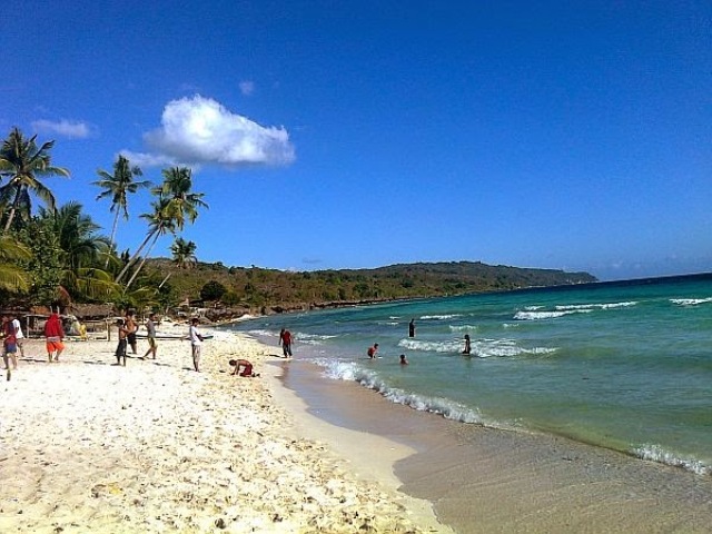 Wisata Pantai Nirwana di Padang